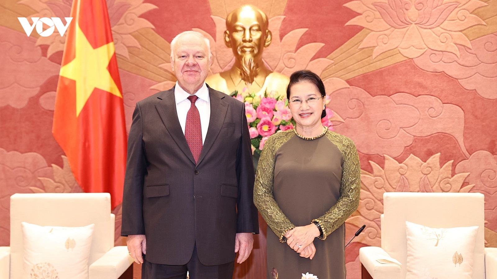 Chủ tịch Quốc hội Nguyễn Thị Kim Ngân tiếp Đại sứ Liên bang Nga và Cuba