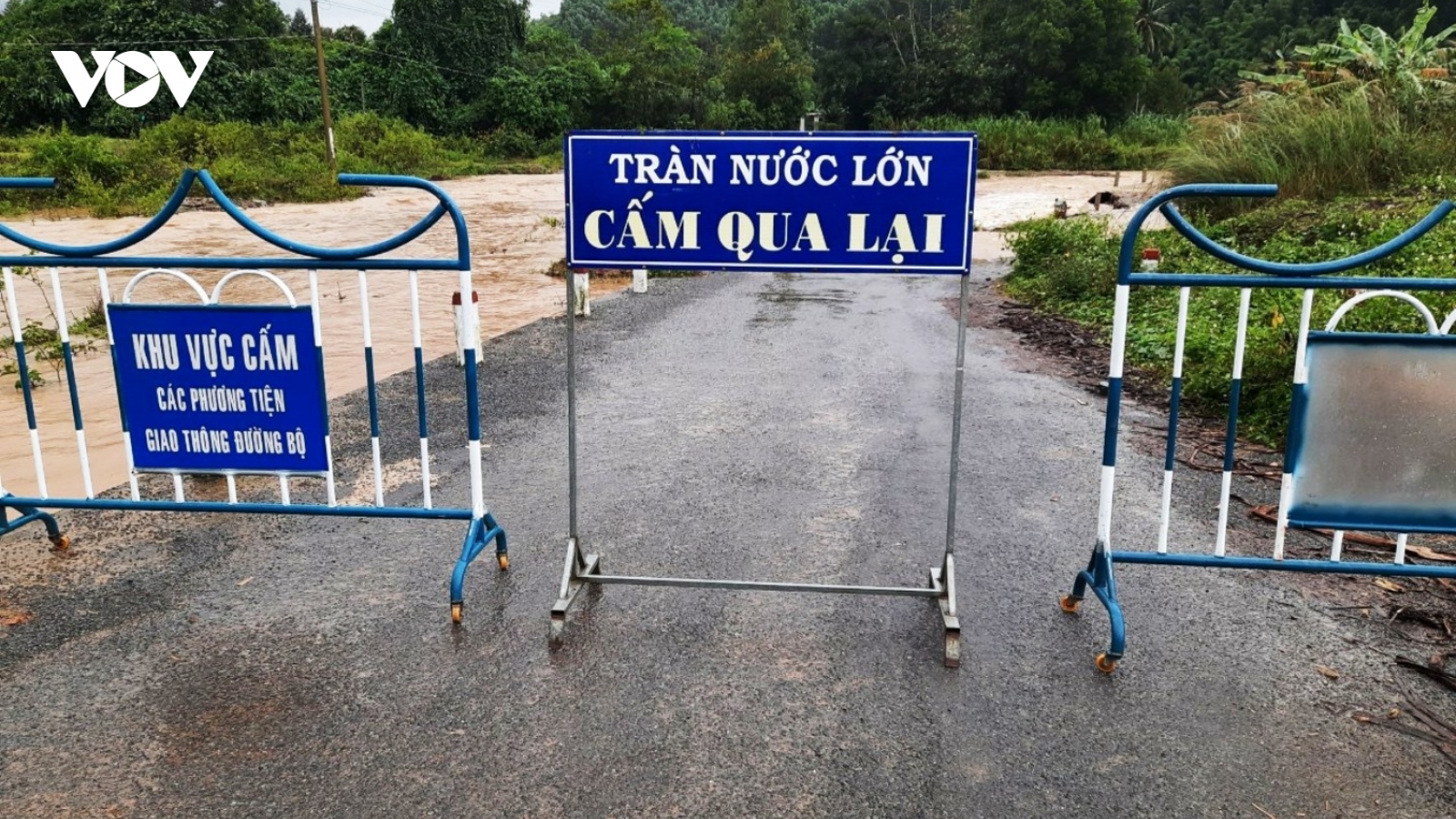 Mưa lớn chia cắt nhiều điểm miền núi Khánh Hòa