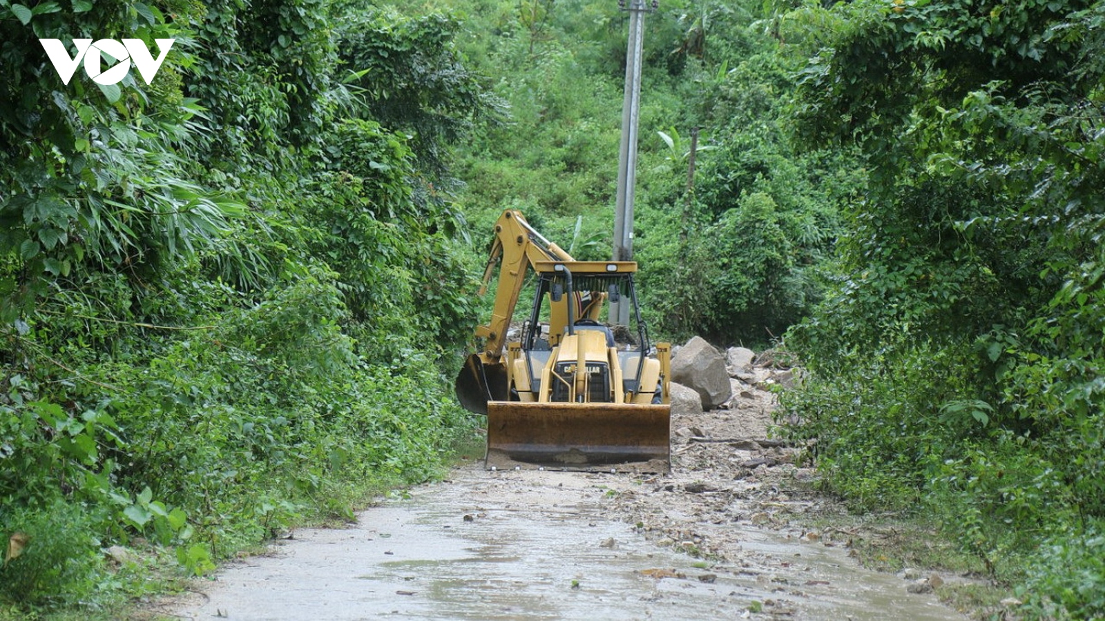 Bình Định nhanh chóng khôi phục giao thông các huyện miền núi  