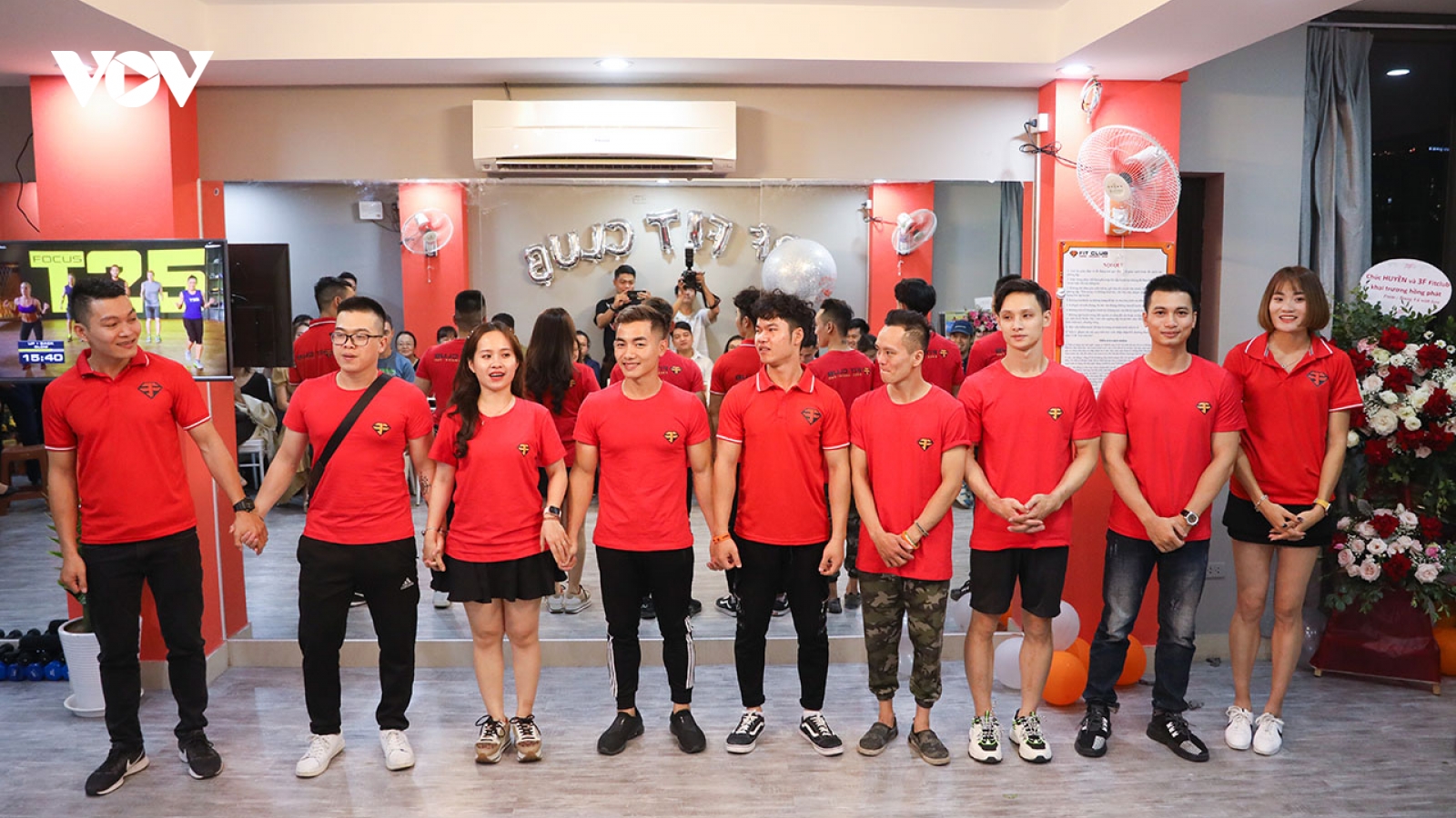 Dàn sao Thể thao quy tụ trong ngày khai trương phòng tập miễn phí của Phạm Phước Hưng