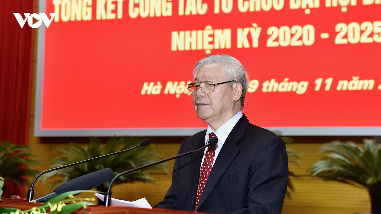 "Phải giữ cho được tư cách, đạo đức, danh dự của người đảng viên, người cán bộ cách mạng"