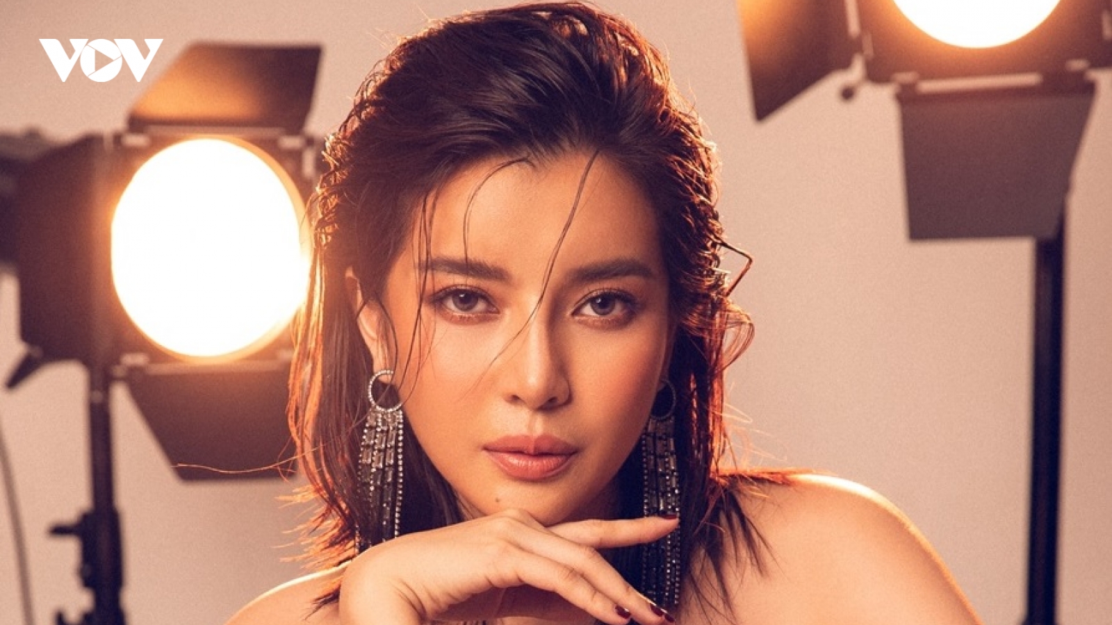 Cao Thái Hà tạo hình sắc sảo trong poster Hoạn Thư của phim điện ảnh “Kiều”