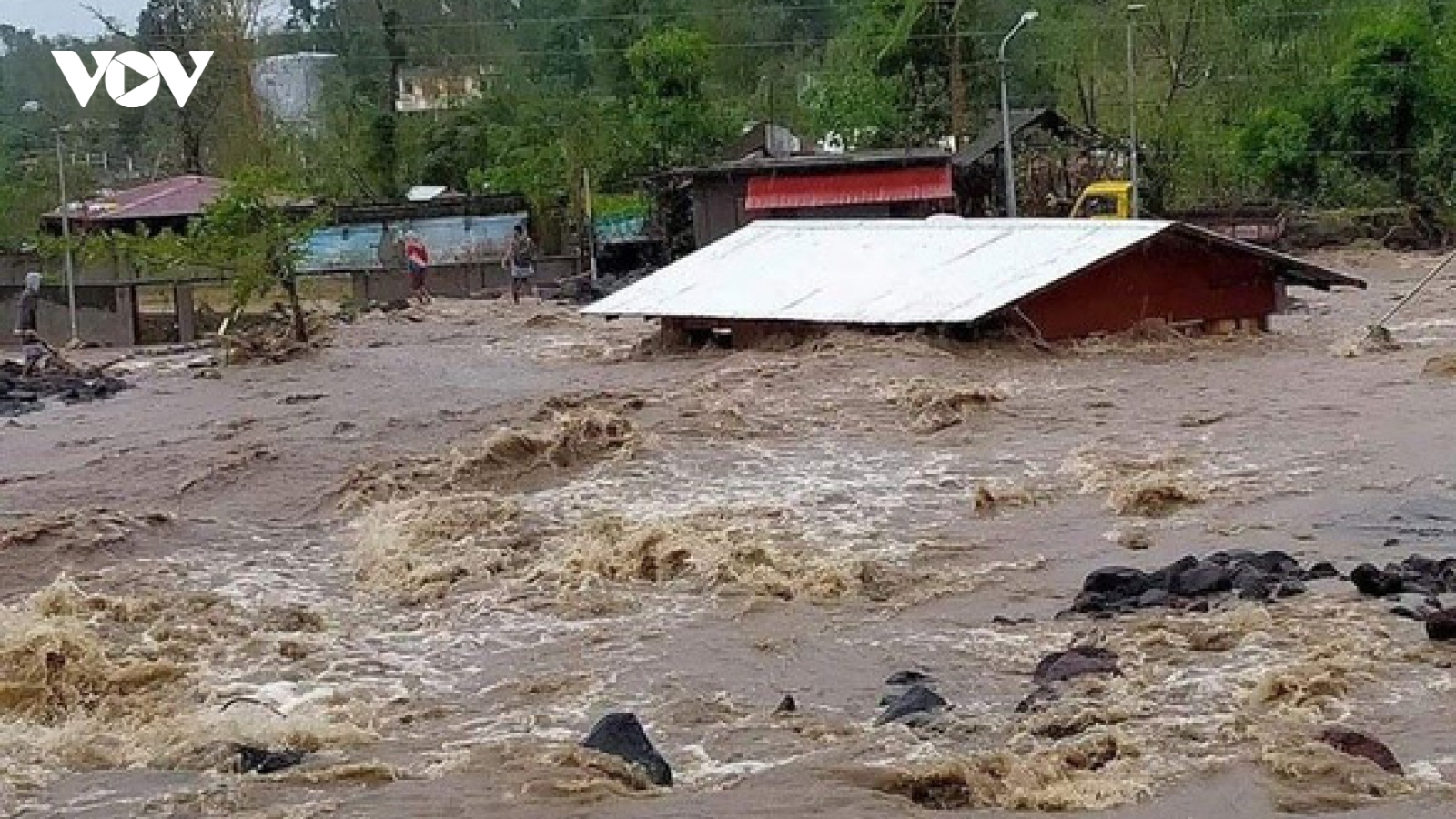 Bão Goni đổ bộ vào Philippines làm ít nhất 10 người thiệt mạng