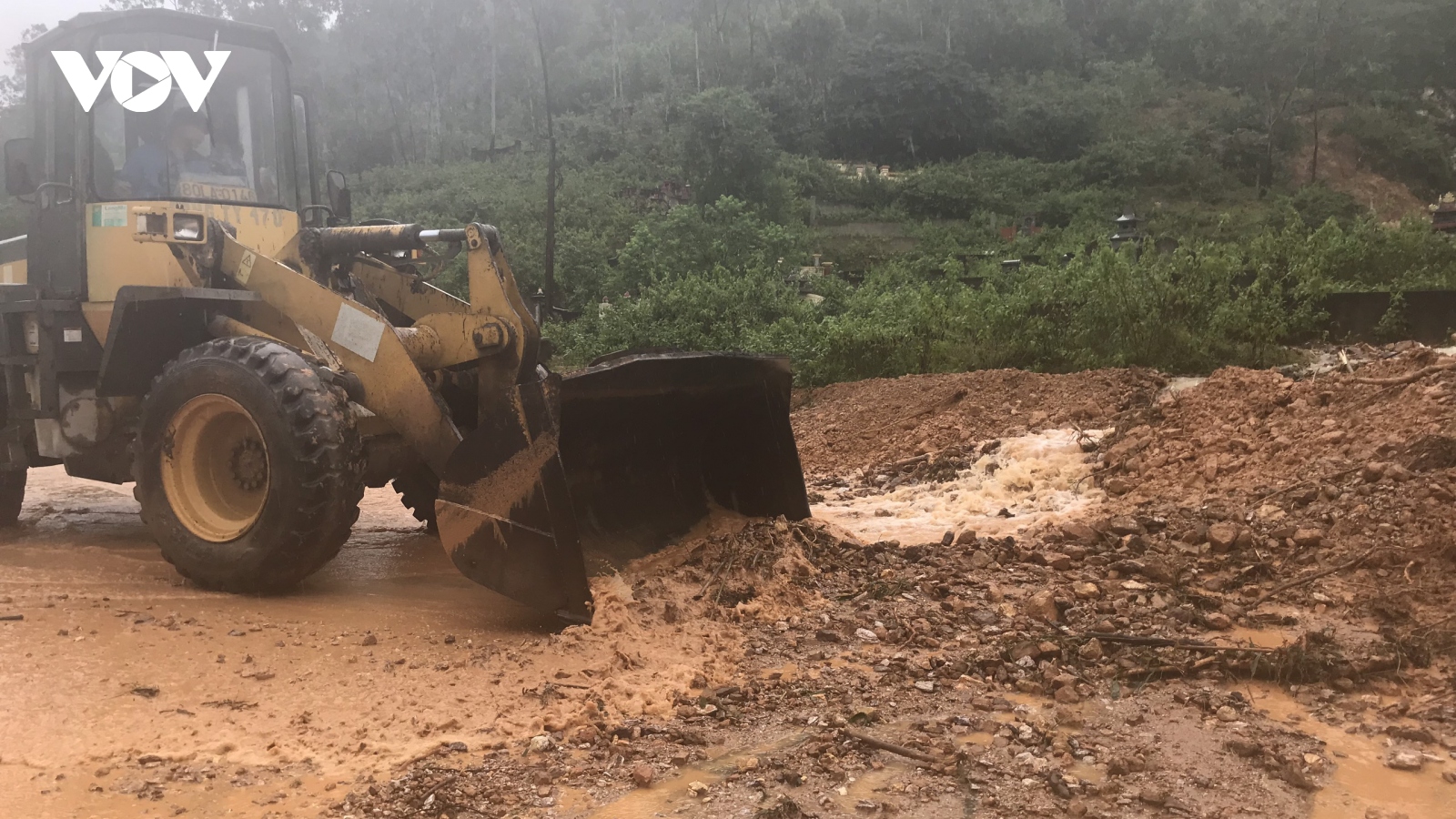 Sẽ nổ mìn, phá đá tại điểm sạt lở kinh hoàng ở rú Nguộc