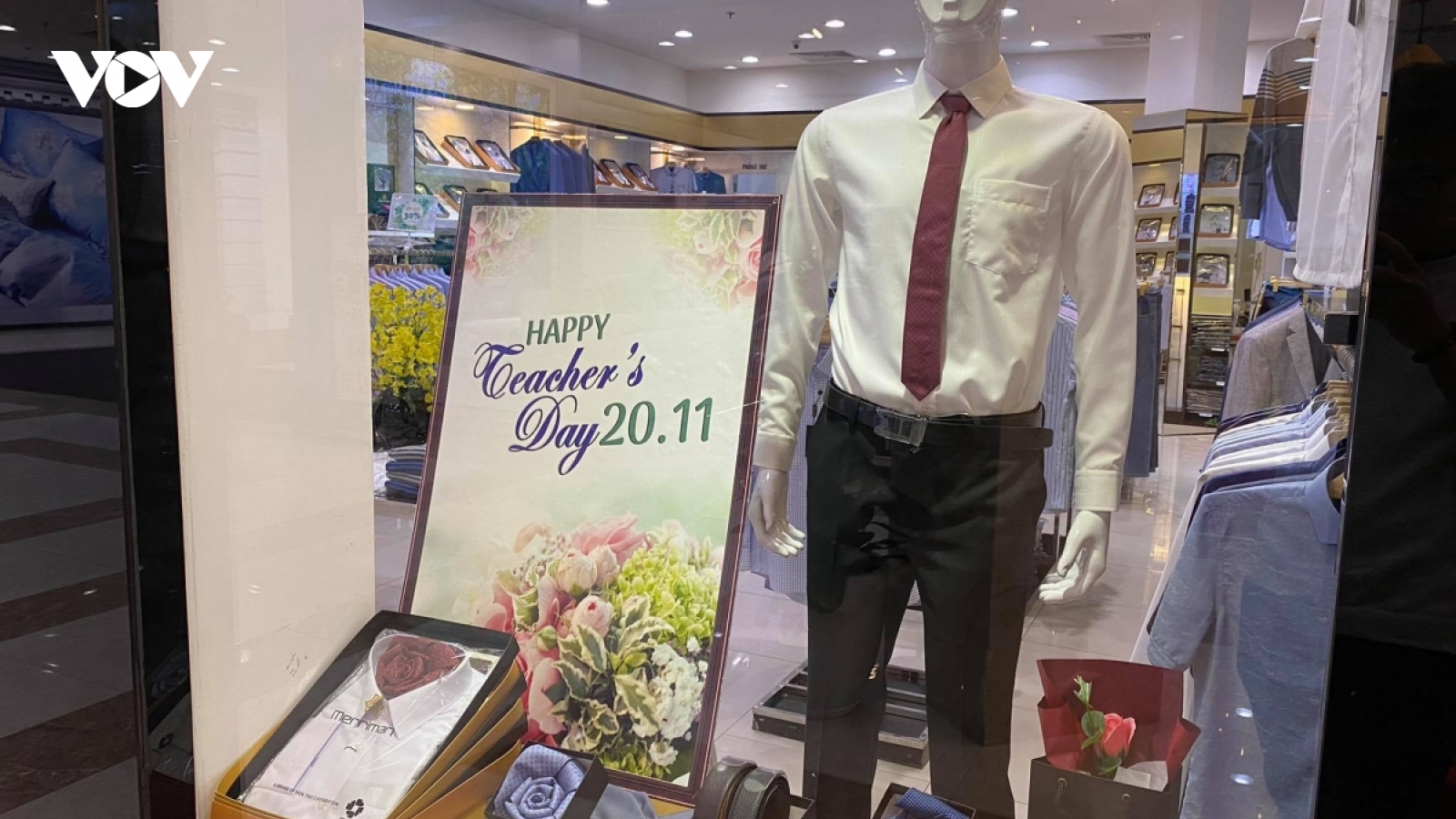 Chiếc phong bì ngày 20/11 và chuyện "của cho không bằng cách cho"
