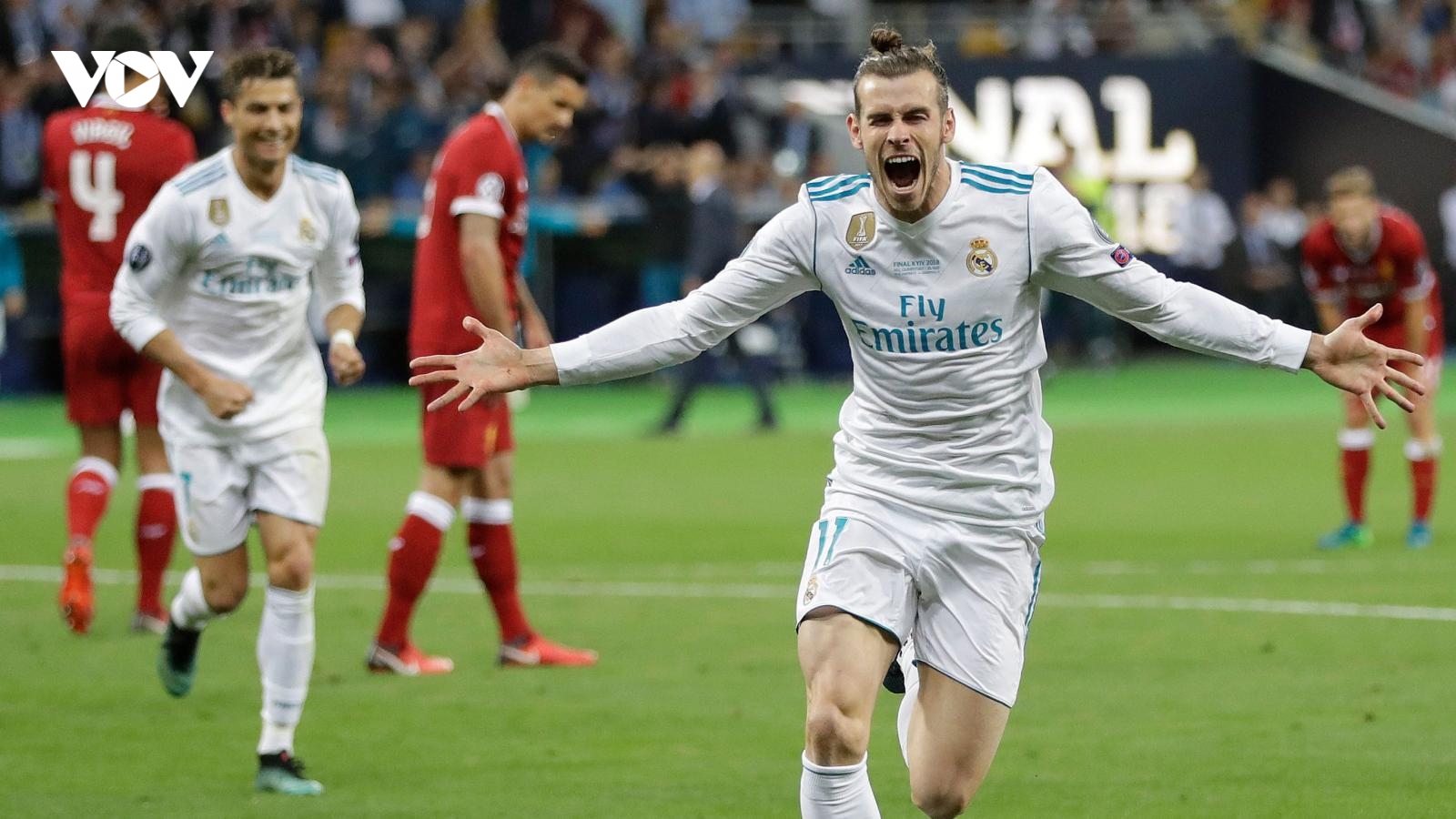 VIDEO: Bale ghi siêu phẩm không thể tin nổi trong PES 2021