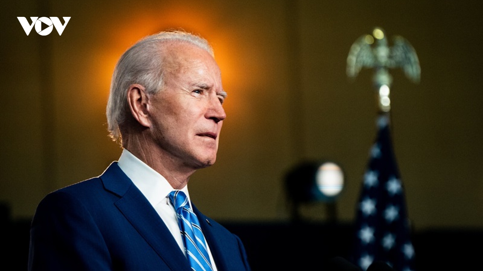 Tổng thống Mỹ Trump tước quyền tiếp cận thông tin mật của ông Joe Biden