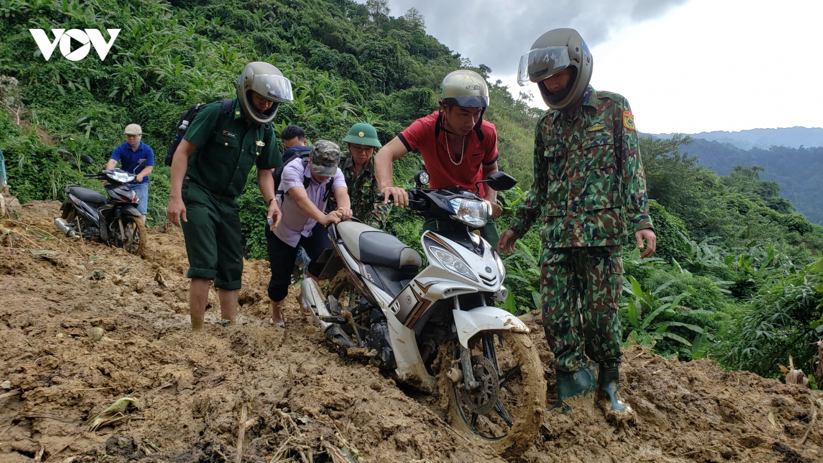 Bộ đội Biên phòng Quảng Nam căng mình giúp dân vùng sạt lở