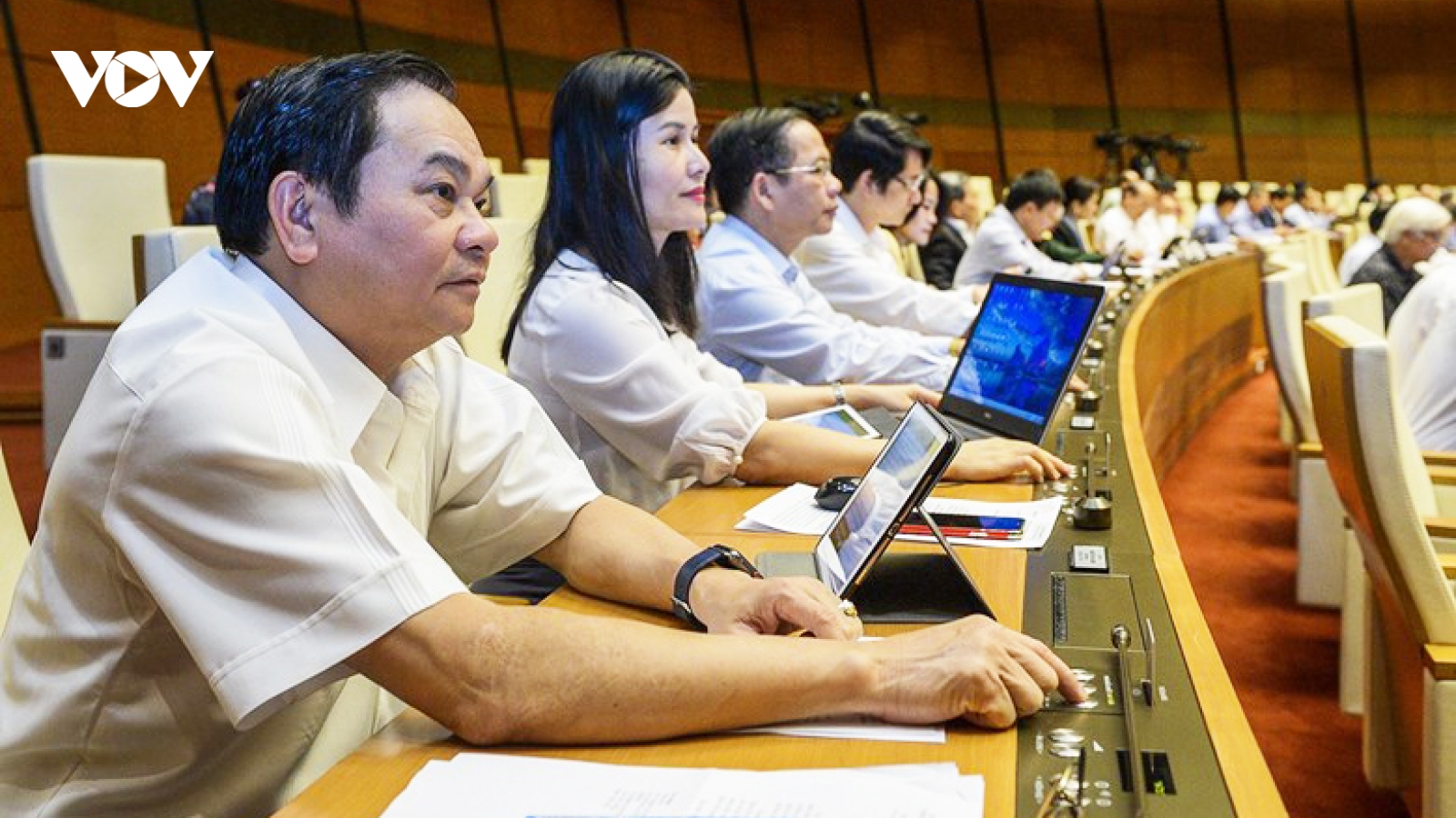 Quốc hội thông qua Luật Cư trú: Sổ hộ khẩu chỉ được dùng đến 2022