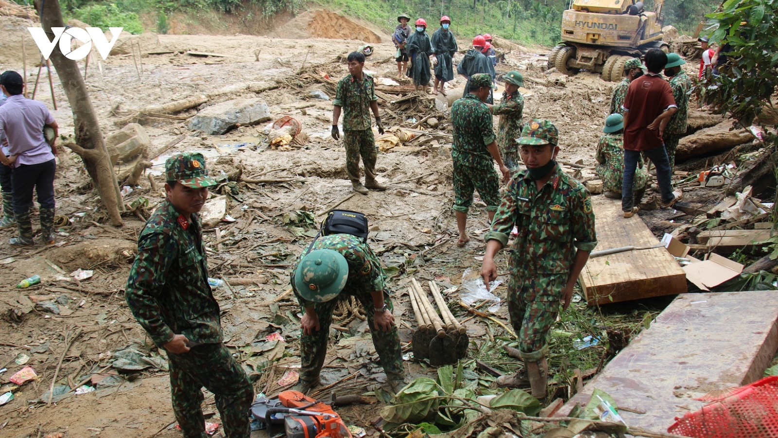 Bộ đội sẽ dựng nhà tạm cho người dân Trà Leng