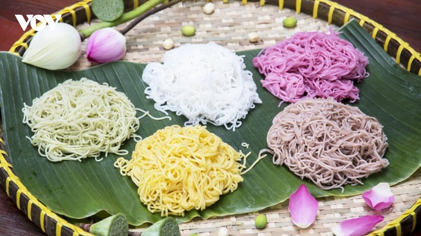 Mẹo giúp bà nội trợ phân biệt bún sạch và bún nhiều hóa chất