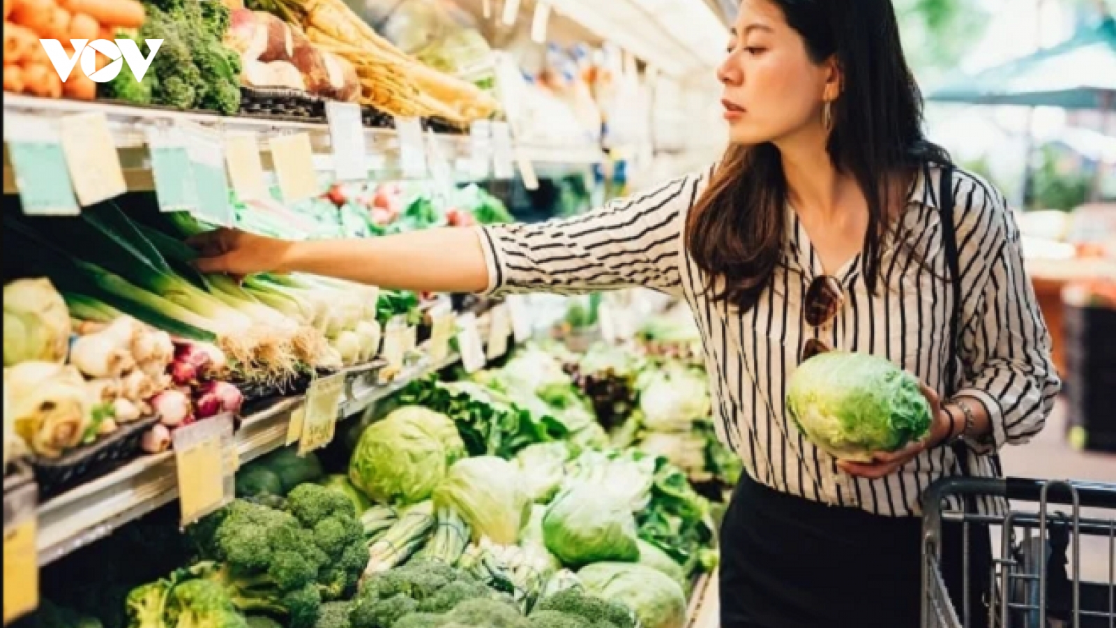 Mẹo hay giúp bạn giữ được ví tiền khi đi chợ