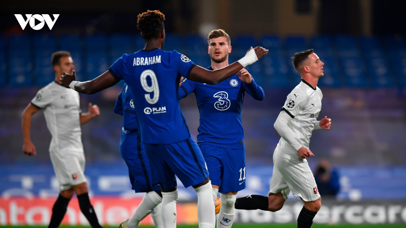 Timo Werner lập cú đúp từ chấm 11m, Chelsea thắng nhàn Rennes