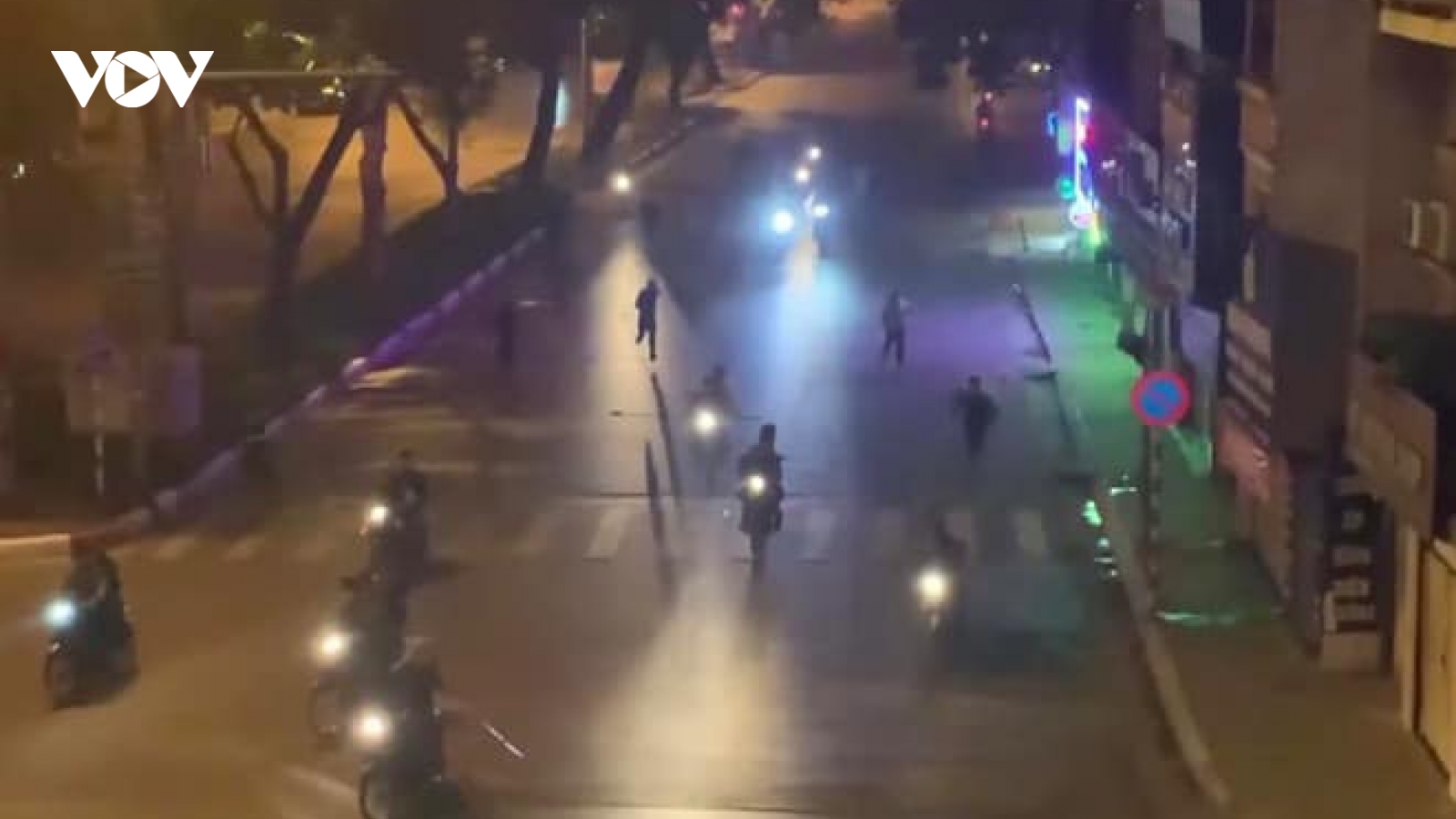 Hà Nội: Triệu tập nhóm thanh niên cầm hung khí gây náo loạn đường phố giữa đêm