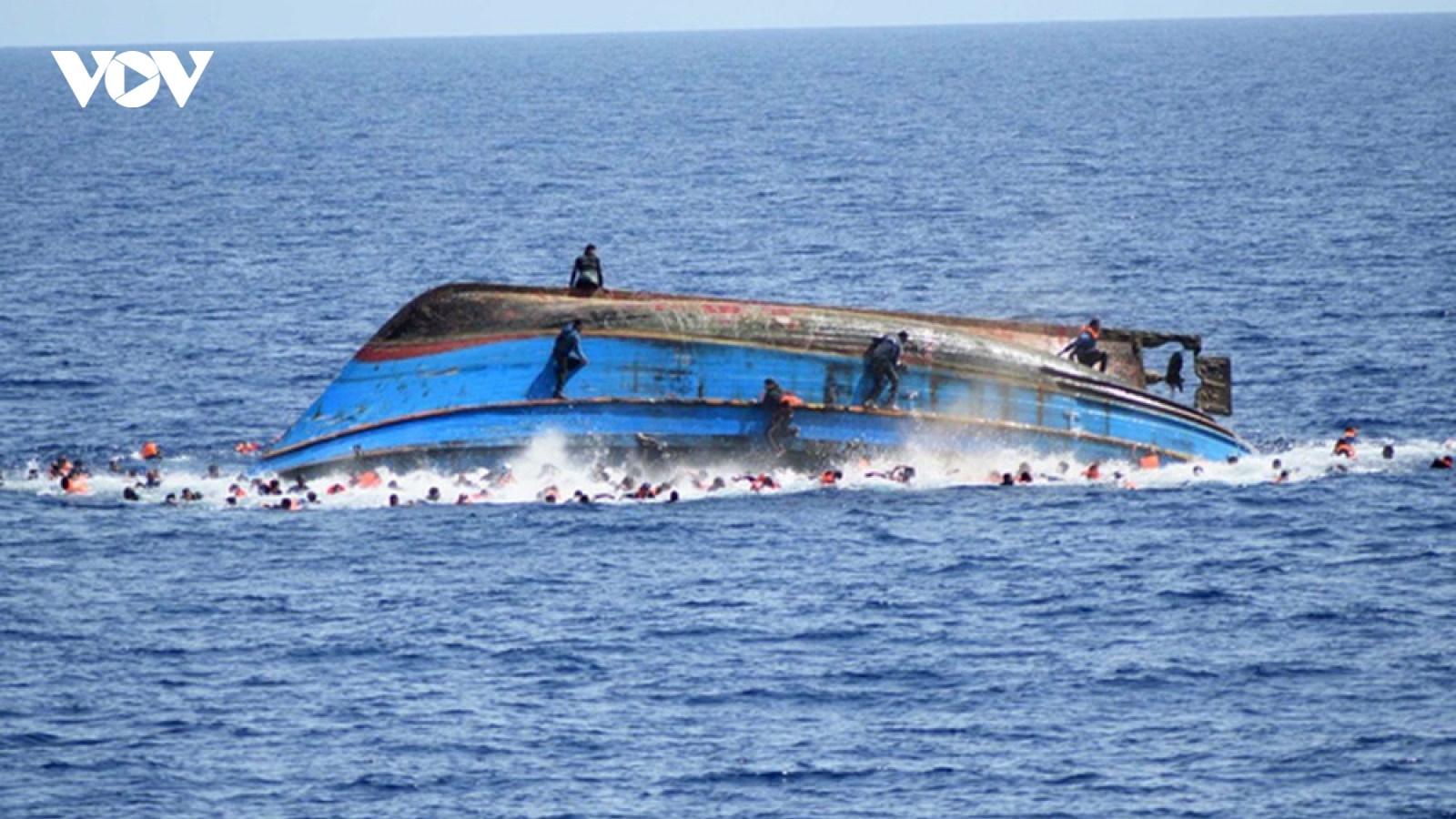 Đắm tàu ngoài khơi bờ biển Libya: Ít nhất 74 người thiệt mạng