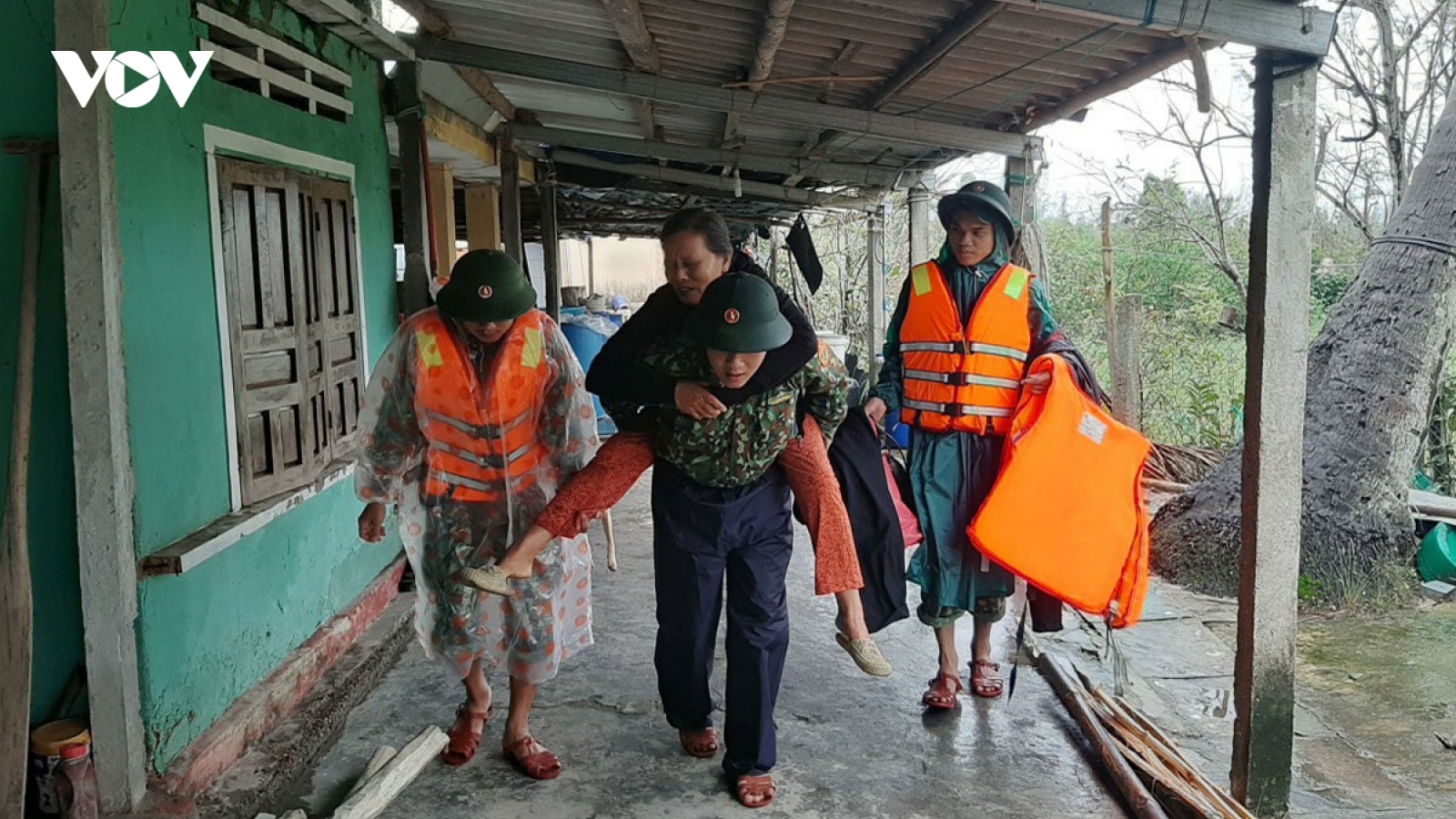 Miền Trung ứng phó bão số 13: "Tính mạng người dân là trên hết"