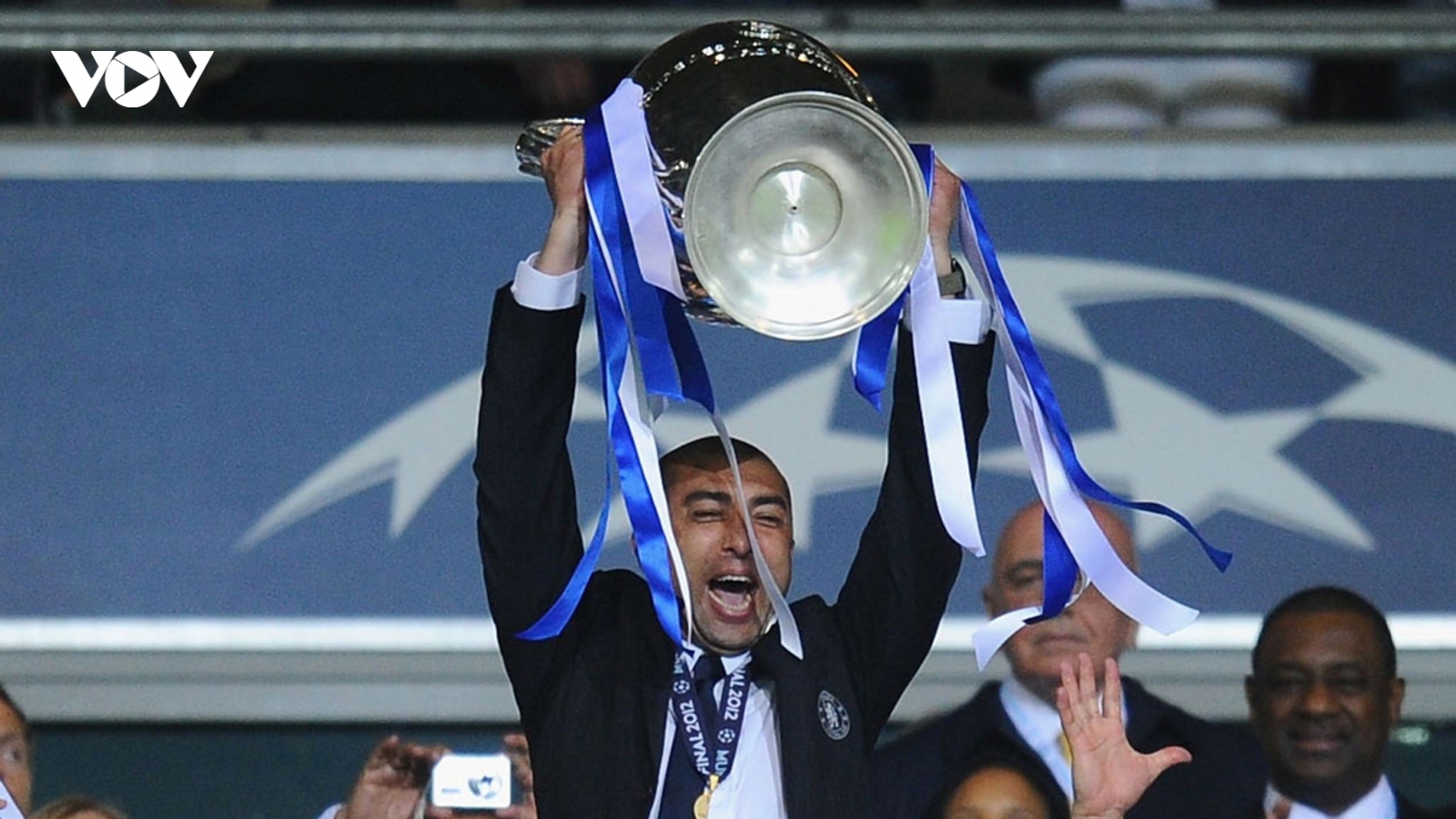 Ngày này năm xưa: Chelsea sa thải HLV từng vô địch Champions League