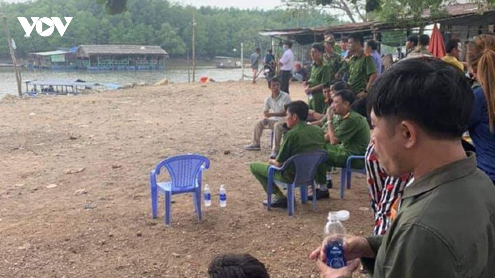 Tạm giữ nghi phạm đâm chết người, thả thi thể trôi sông