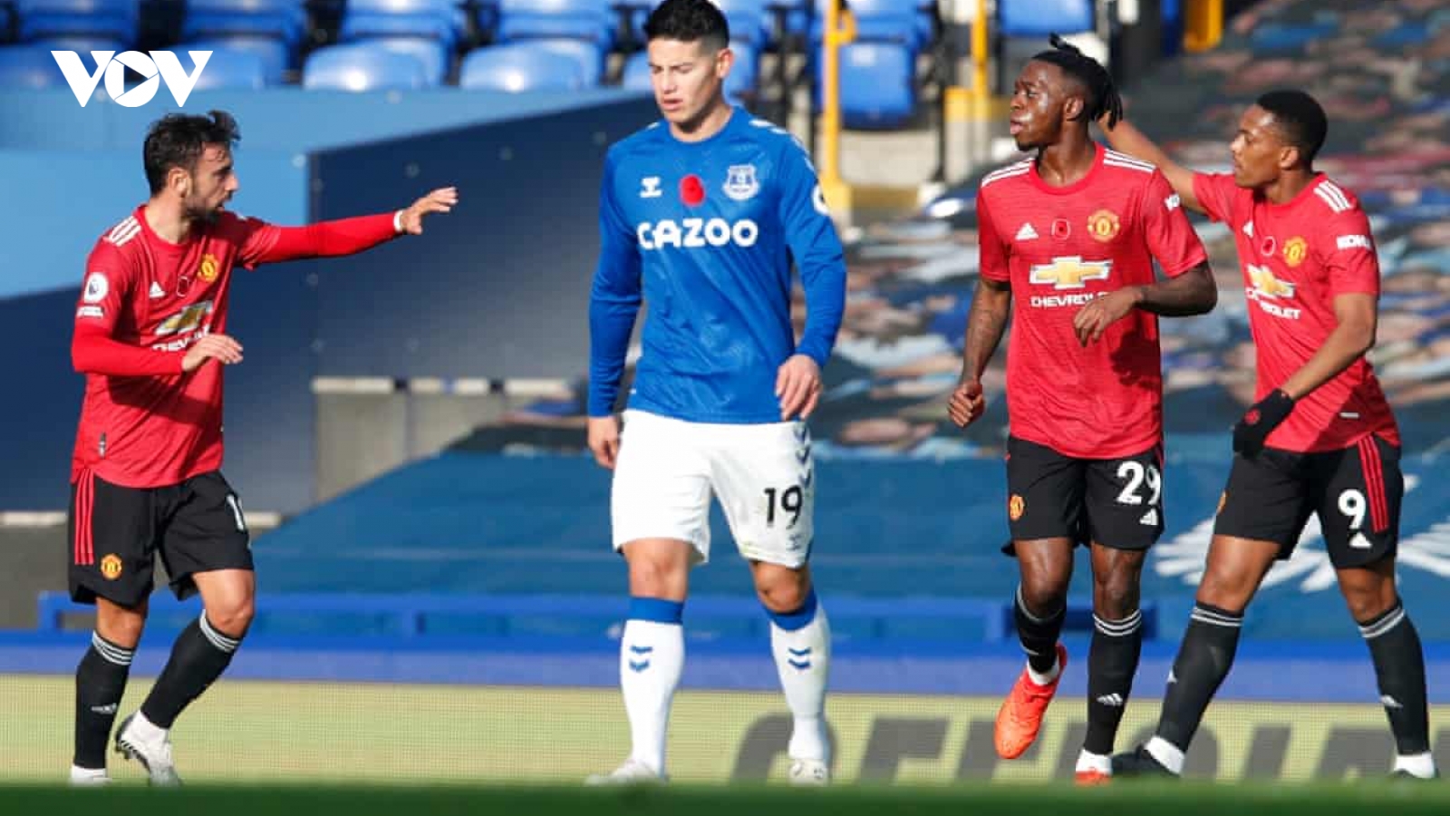 Everton 1-3 MU: Bruno tỏa sáng rực rỡ, Cavani mở tài khoản bàn thắng