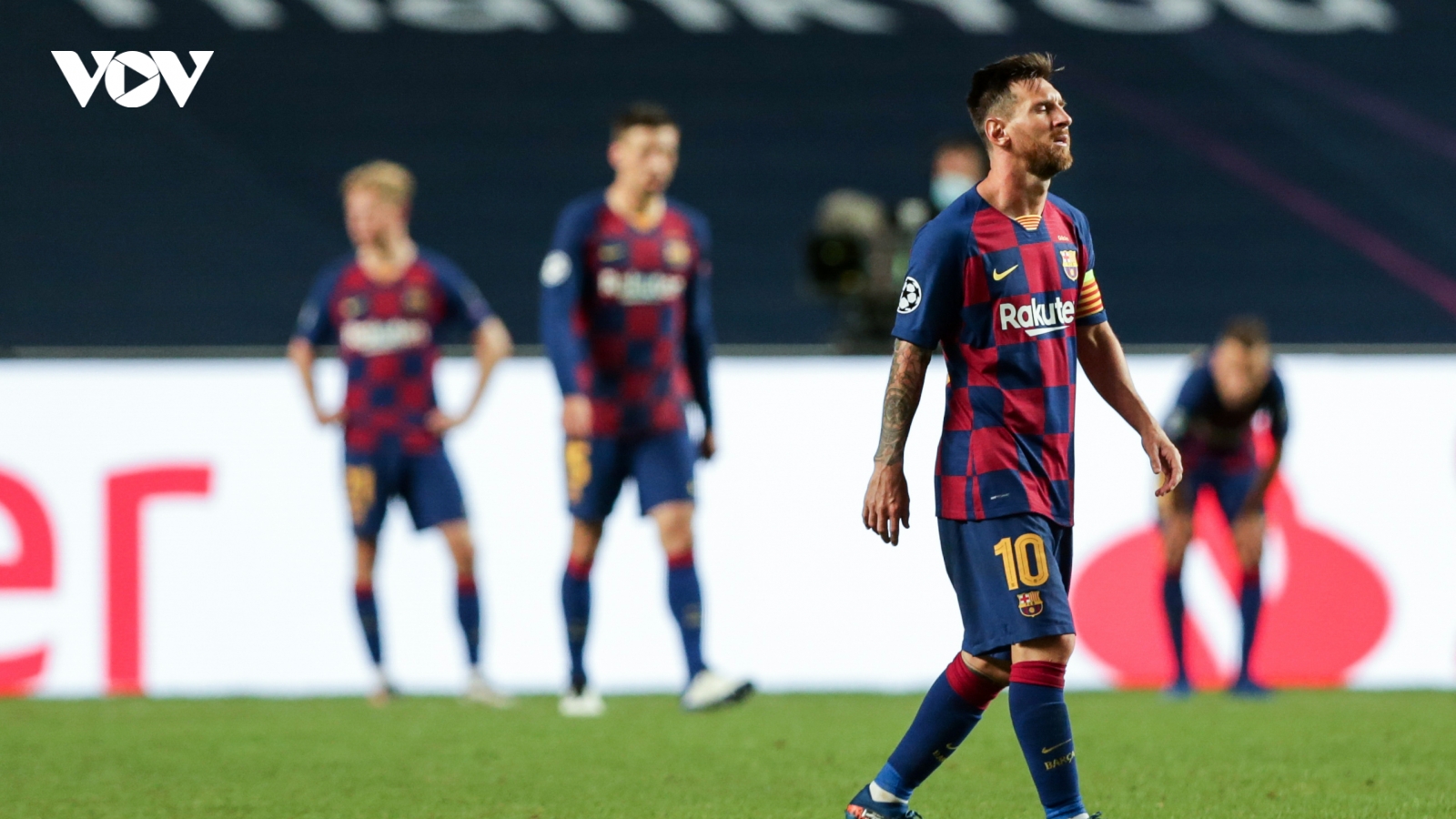 Barca giảm lương toàn bộ cầu thủ trong 3 năm, hé lộ tương lai Messi
