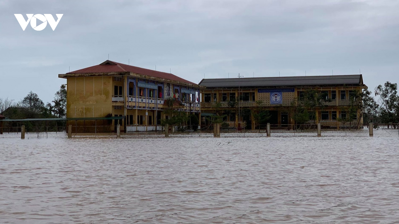 Nhiều nơi ở Thừa Thiên Huế ngập nặng, chia cắt