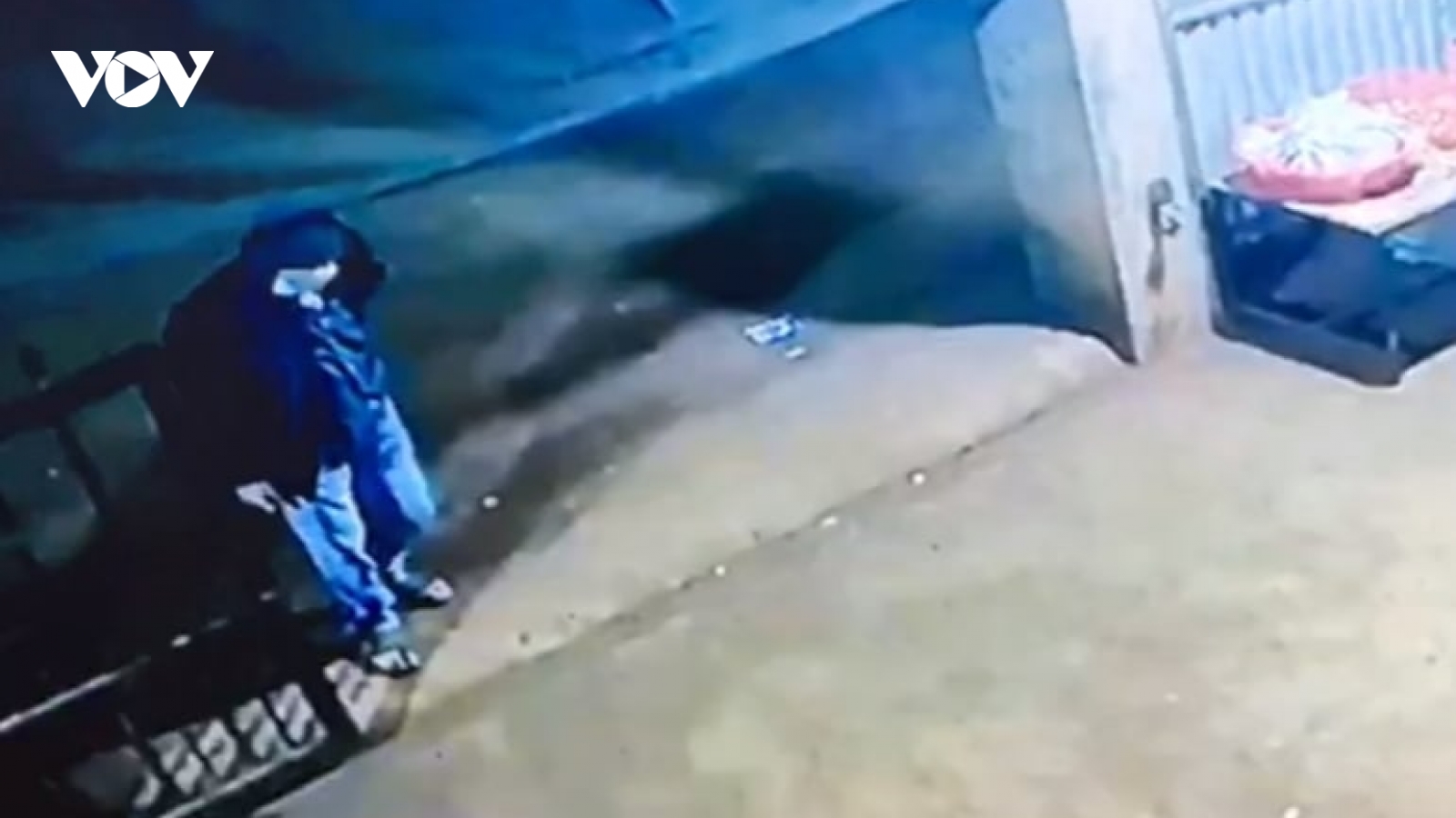 Truy tìm đối tượng bịt mặt đột nhập, đâm chủ nhà tử vong