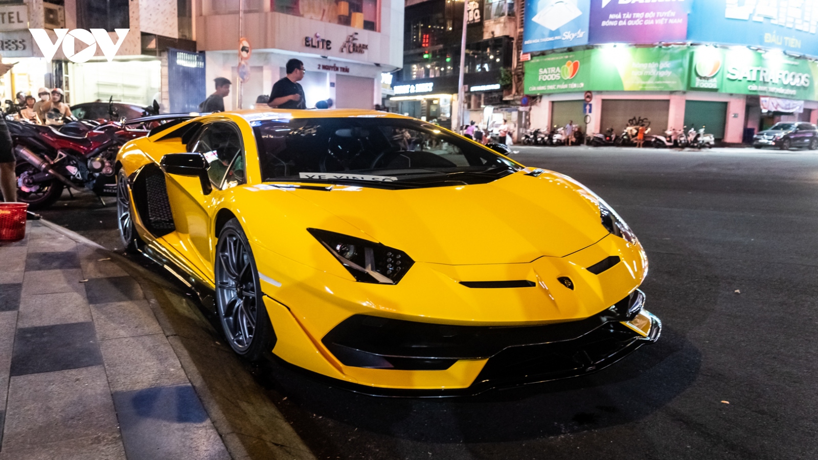 Lamborghini Aventador SVJ xuất hiện ấn tượng trên phố Sài Gòn