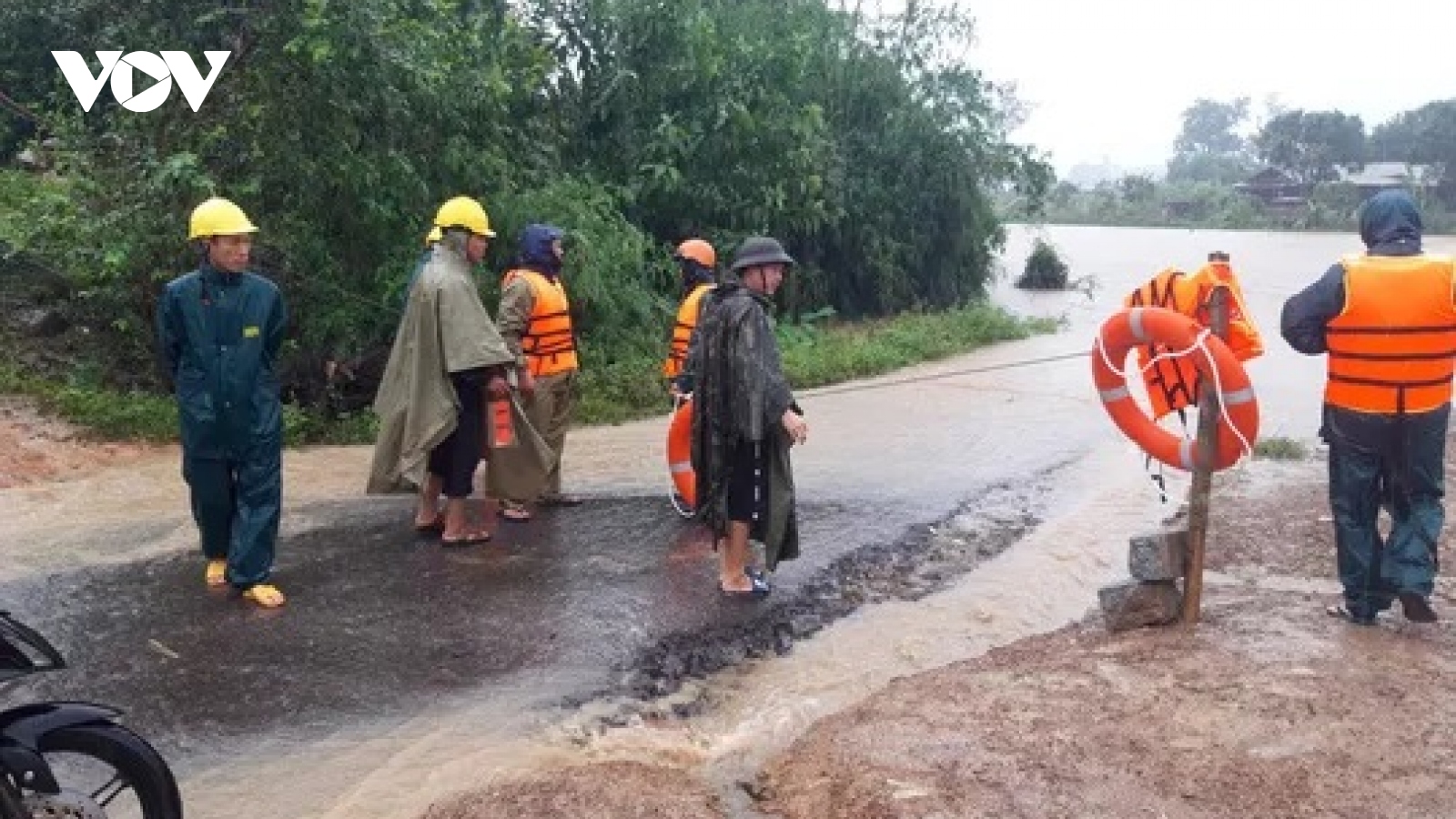 Mưa kéo dài từ tối qua, nhiều vùng ở Đăk Lăk bị ngập lụt