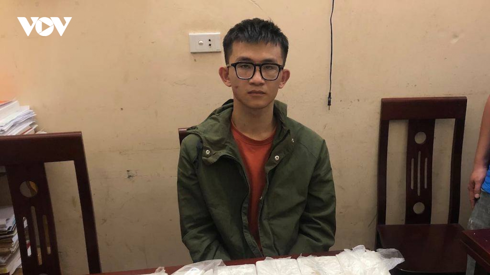 Mật phục trong đêm bắt đối tượng đang “về xuôi” cùng 12 bánh heroin