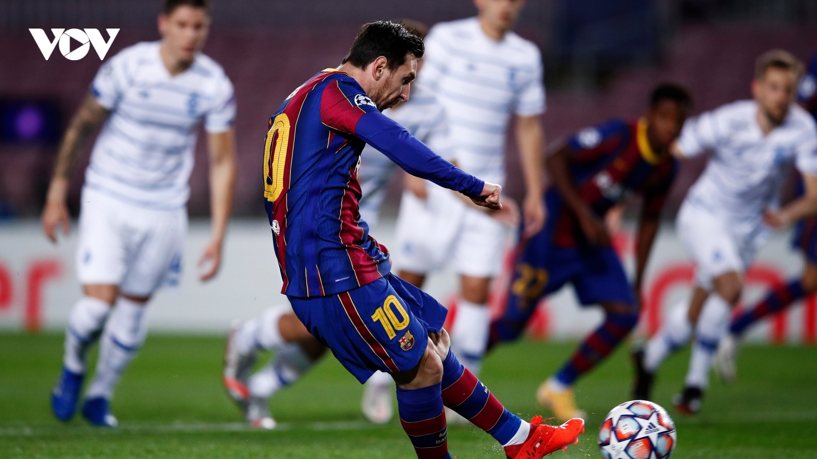 Messi lập công, Barca thắng sát nút Dynamo Kyiv