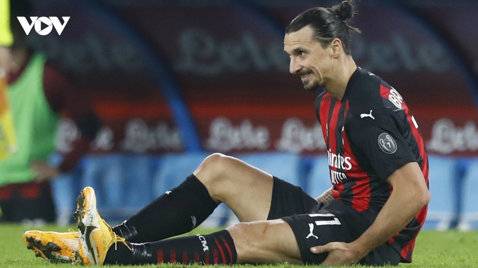 Ibrahimovic chấn thương sau khi san bằng kỷ lục ghi bàn ở Serie A