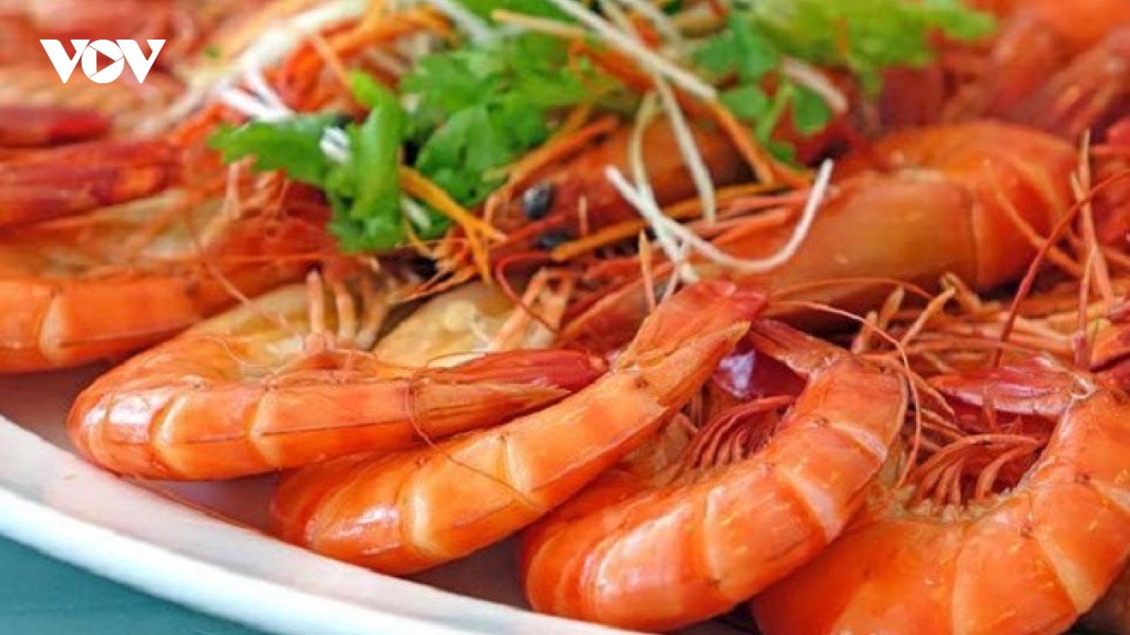 Mách bạn cách luộc tôm vừa ngon ngọt mà không tanh