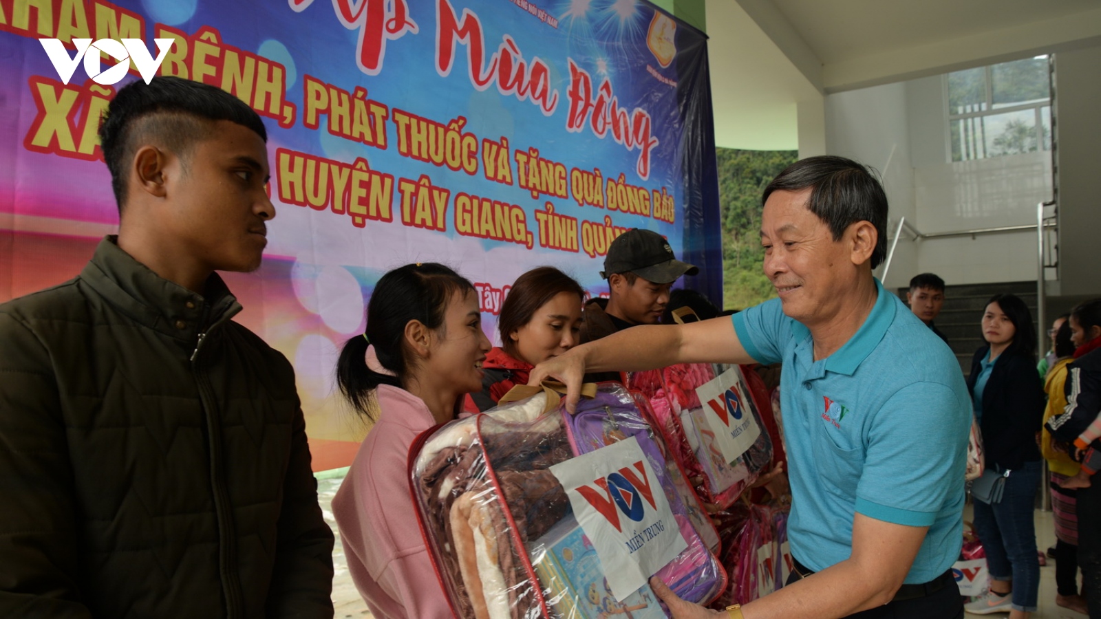 VOV miền Trung đem yêu thương đến huyện biên giới Tây Giang, Quảng Nam