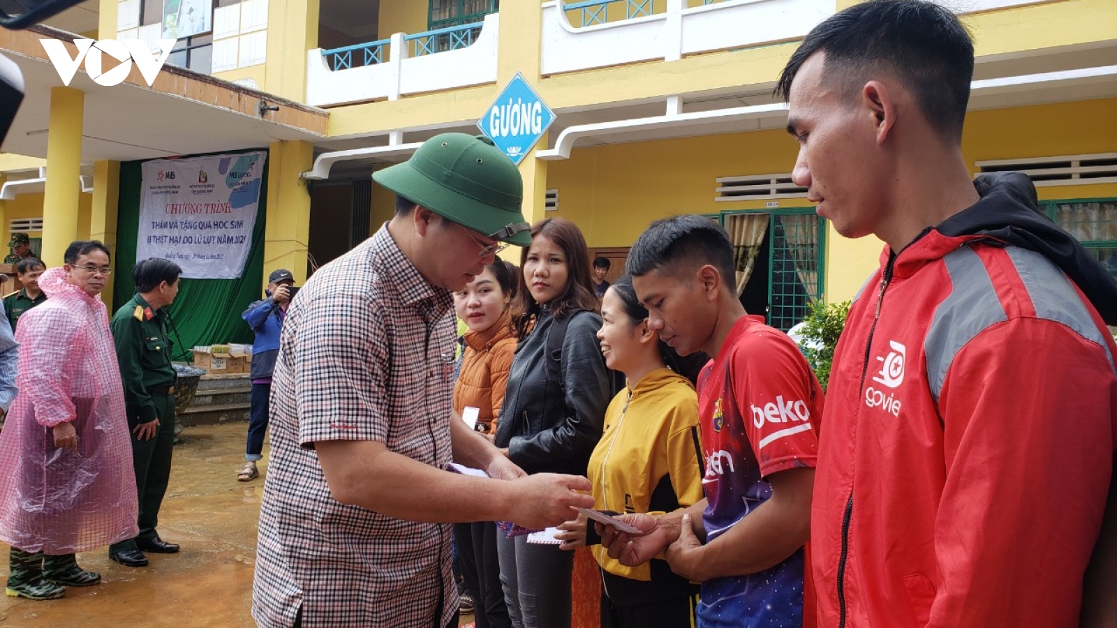 Học sinh vùng sạt lở Phước Sơn, Quảng Nam trở lại lớp sau gần một tháng nghỉ học