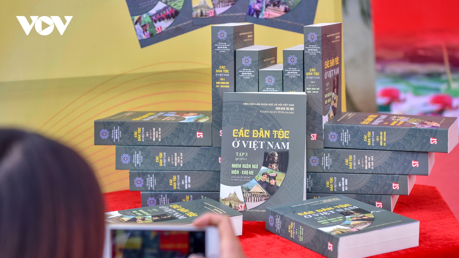 Ra mắt bộ sách quý về các dân tộc ở Việt Nam