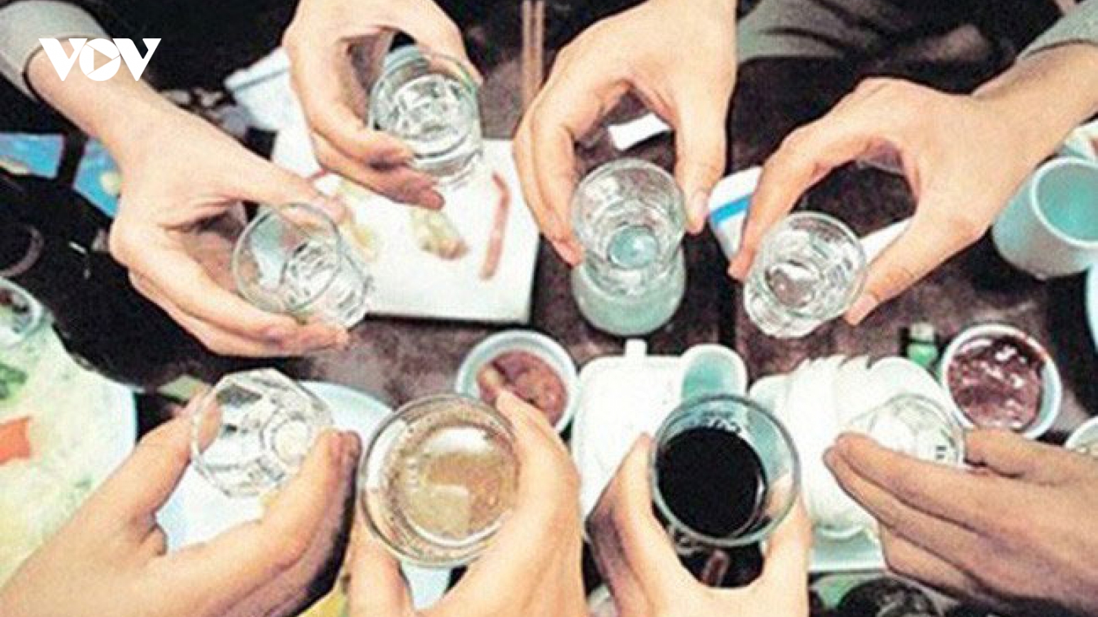 Trong hơn 1 tháng, 7 người ngộ độc rượu, 1 người tử vong