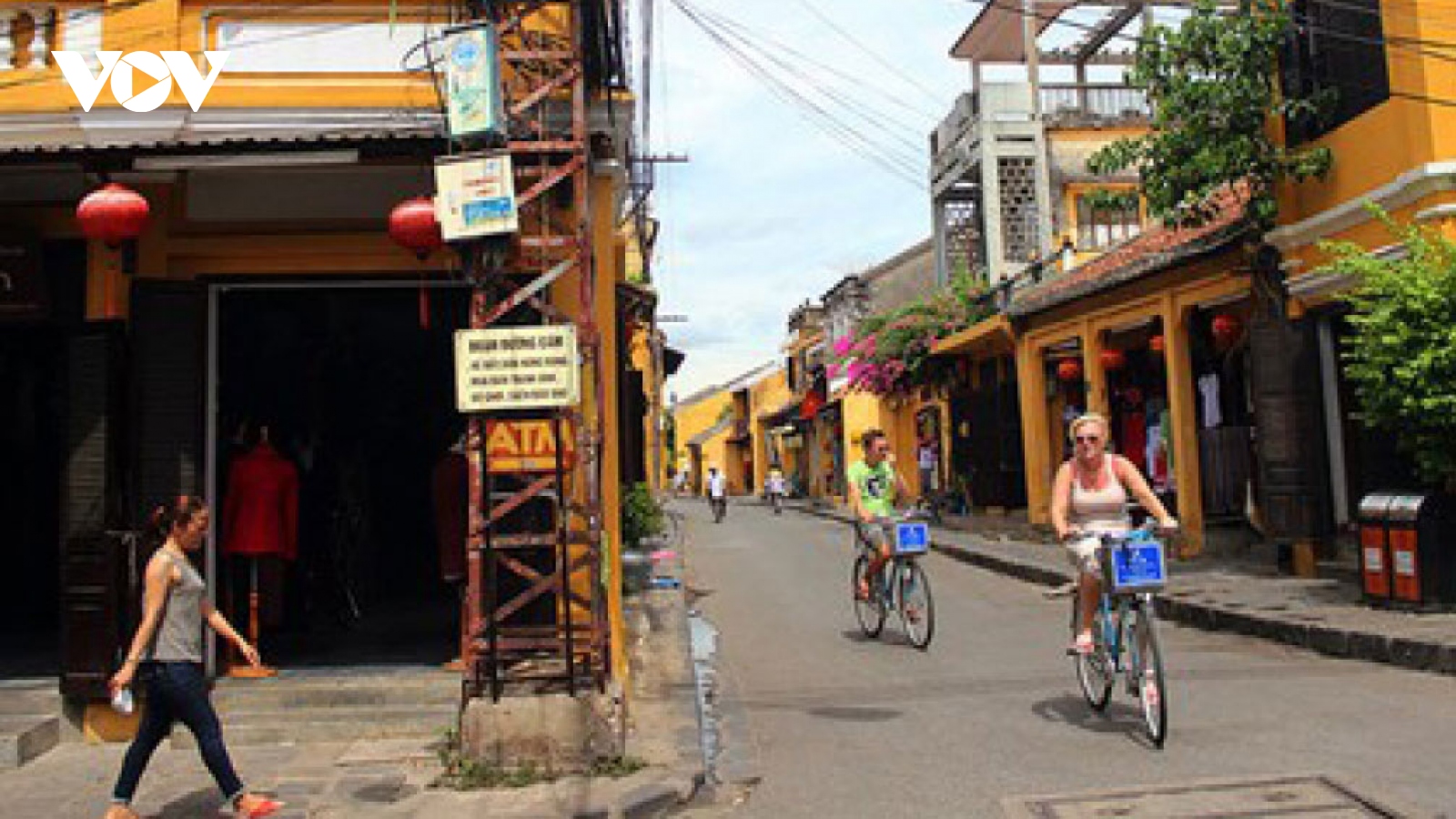 Hoi An reopens pedestrian streets and craft villages 