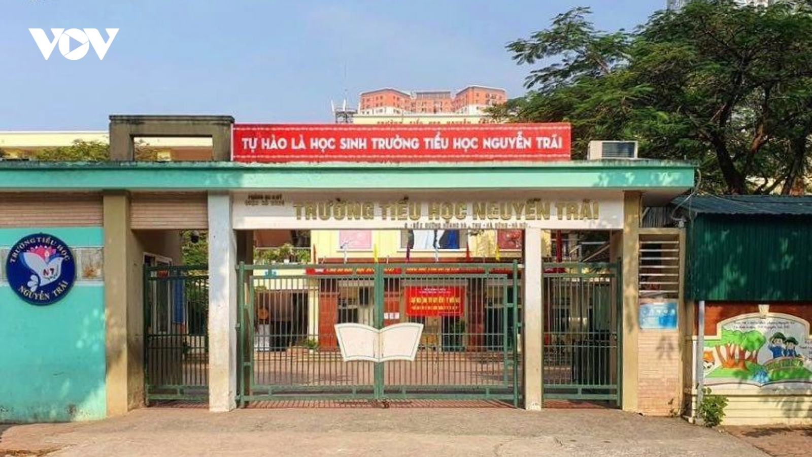 Hơn 100 học sinh Trường Tiểu học Nguyễn Trãi, Hà Đông nghỉ học chưa rõ lý do