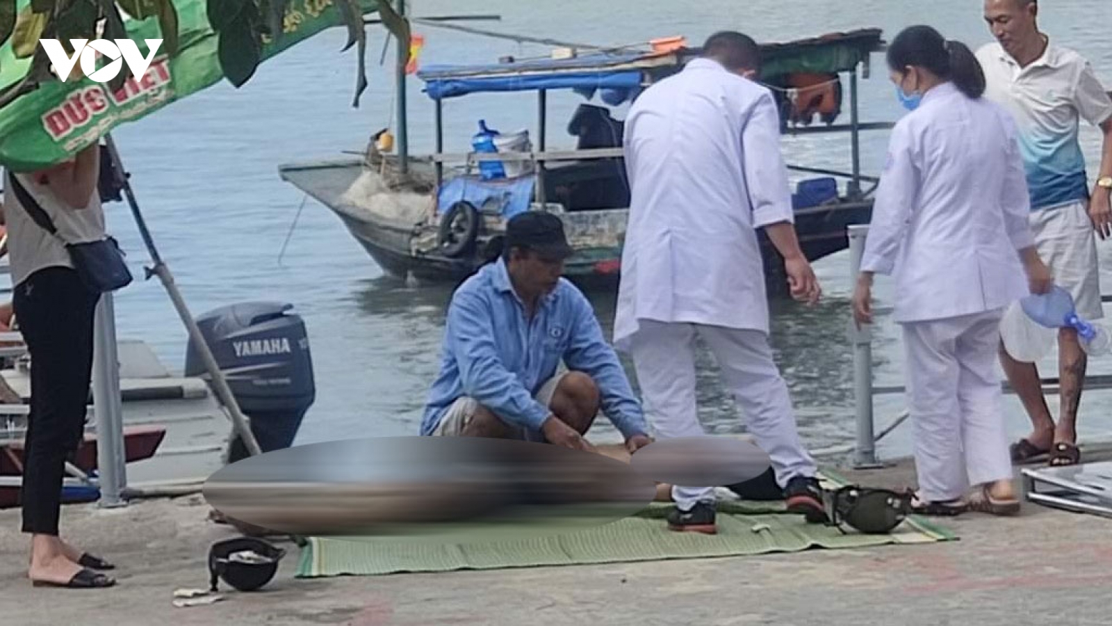 Nam thanh niên bất ngờ nhảy cầu Bãi Cháy