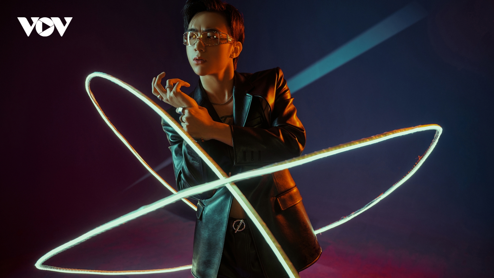 Bóc giá loạt trang phục hơn nửa tỷ đồng của Soobin trong MV "Trò chơi"
