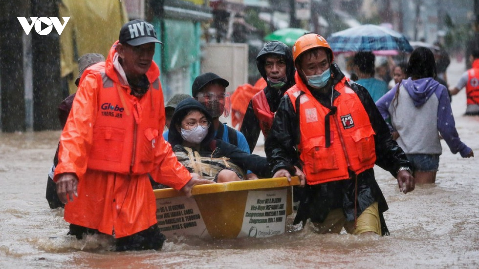Philippines chật vật cứu hàng nghìn người dân bị cô lập vì nước lũ