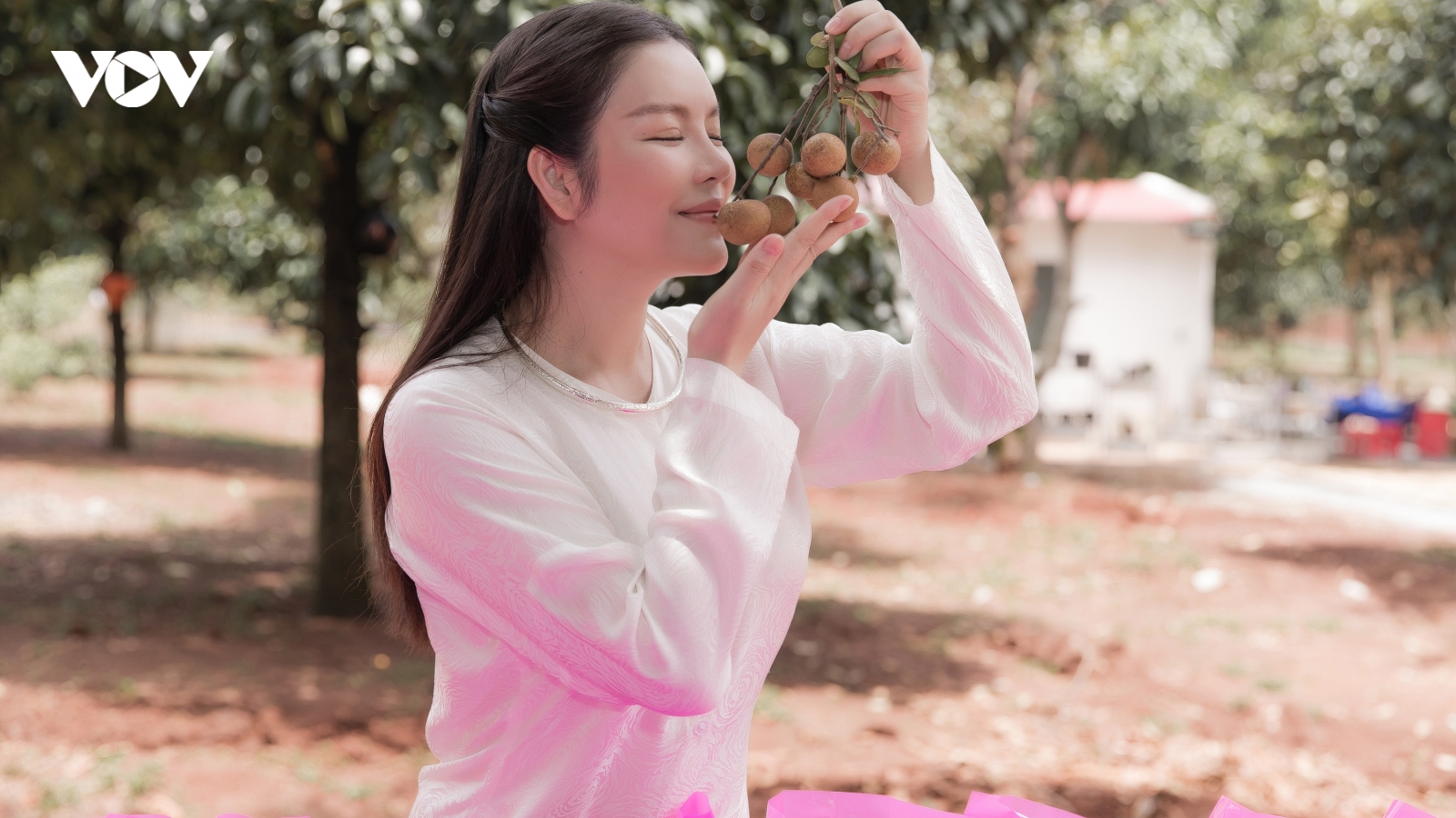 Lý Nhã Kỳ nghẹn ngào tiết lộ tâm nguyện của người bố quá cố sau 16 năm giấu kín