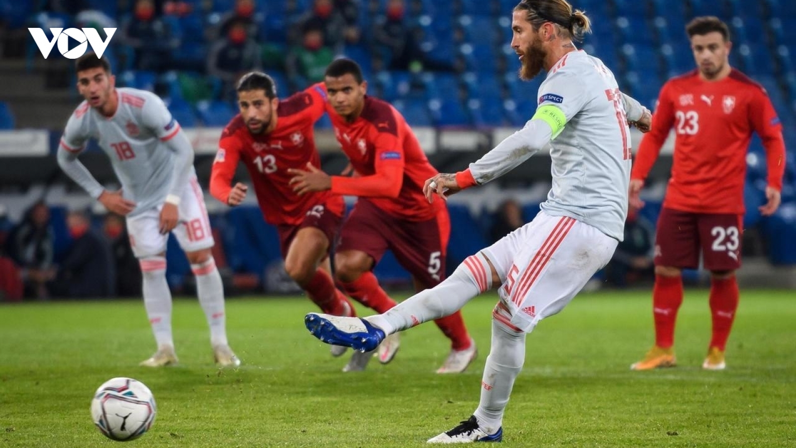 2 lần đá hỏng phạt đền trong trận, Sergio Ramos vẫn được bảo vệ 