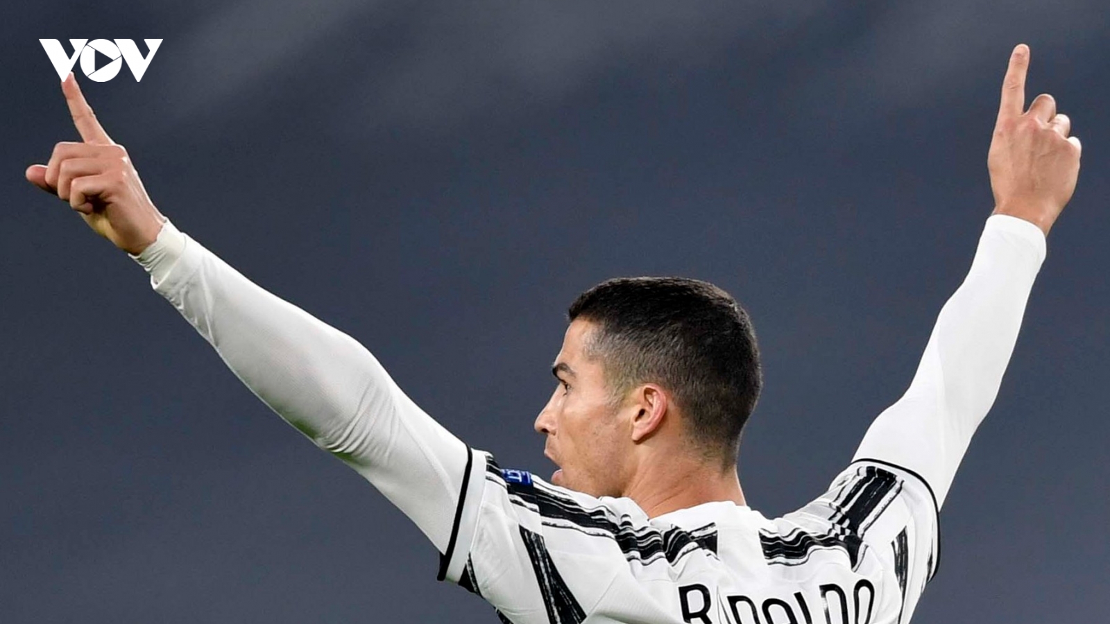 Ronaldo ghi bàn, Juventus ẵm vé vào vòng knock-out Champions League