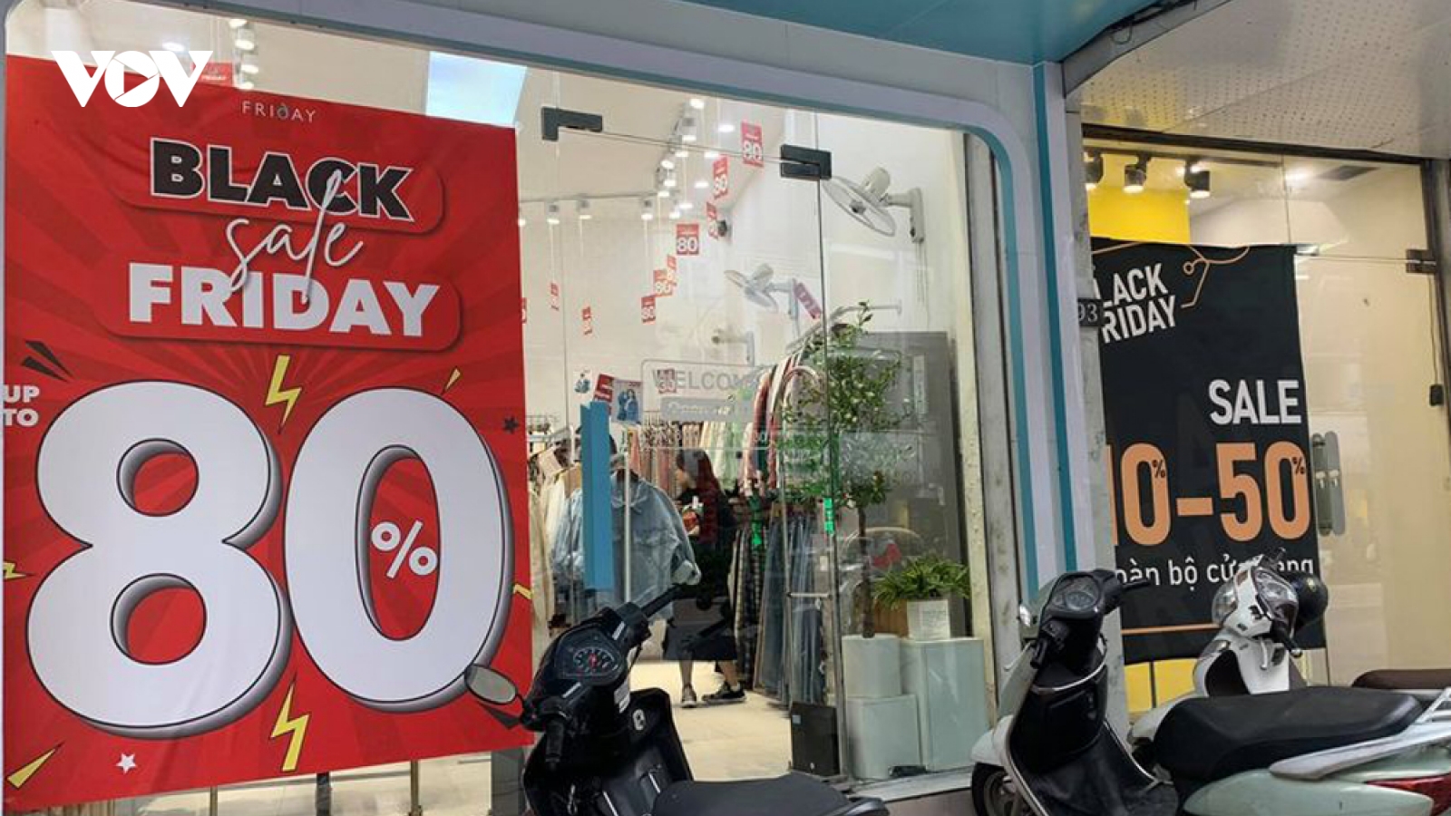Black Friday giảm giá "sập sàn" mà hàng vẫn ế
