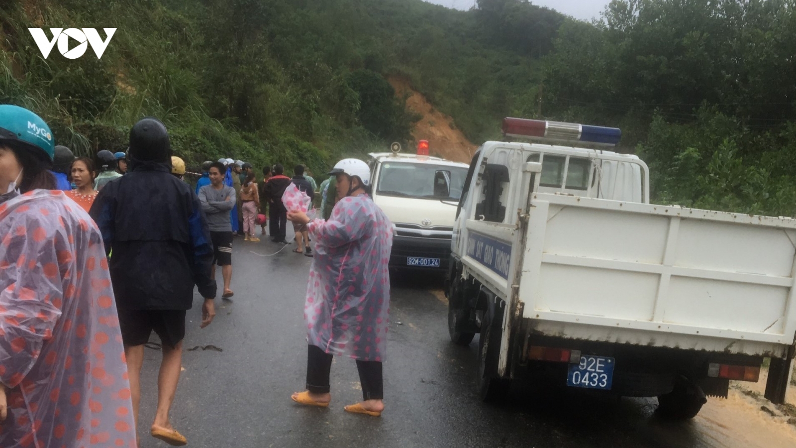 Lại sạt lở đất ở Bắc Trà My vùi lấp nhiều phương tiện, 1 người mất tích