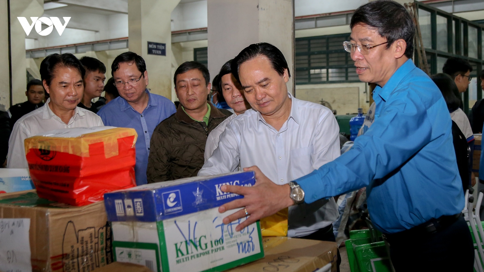Hơn 22.000 bộ sách giáo khoa, cuốn vở viết được gửi về miền Trung