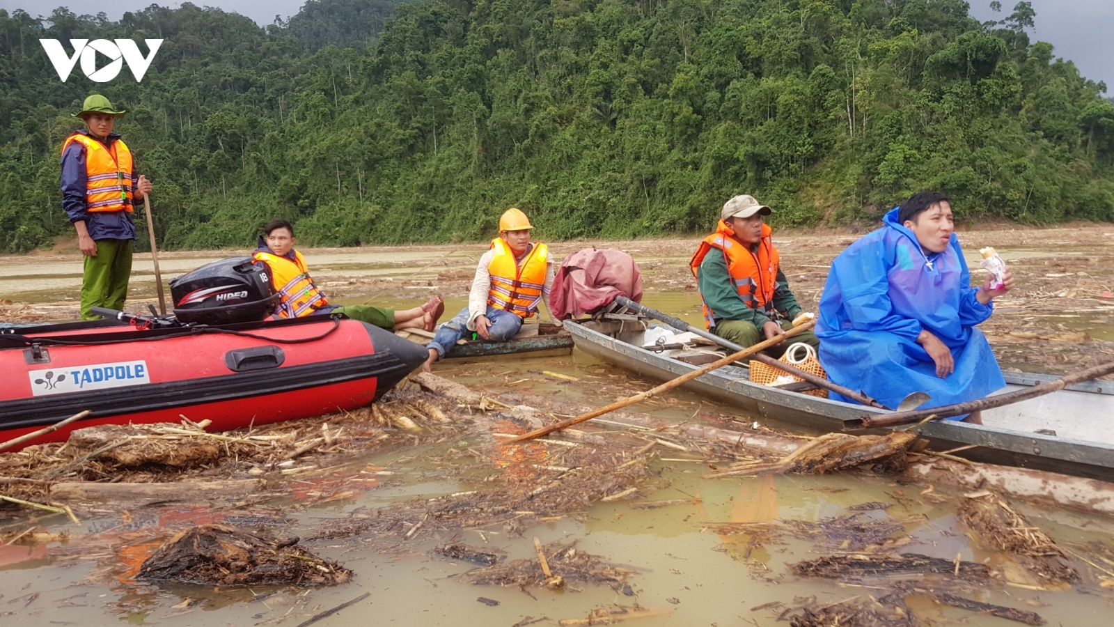 Gian nan tìm kiếm người mất tích trên lòng hồ thuỷ điện sông Tranh 2
