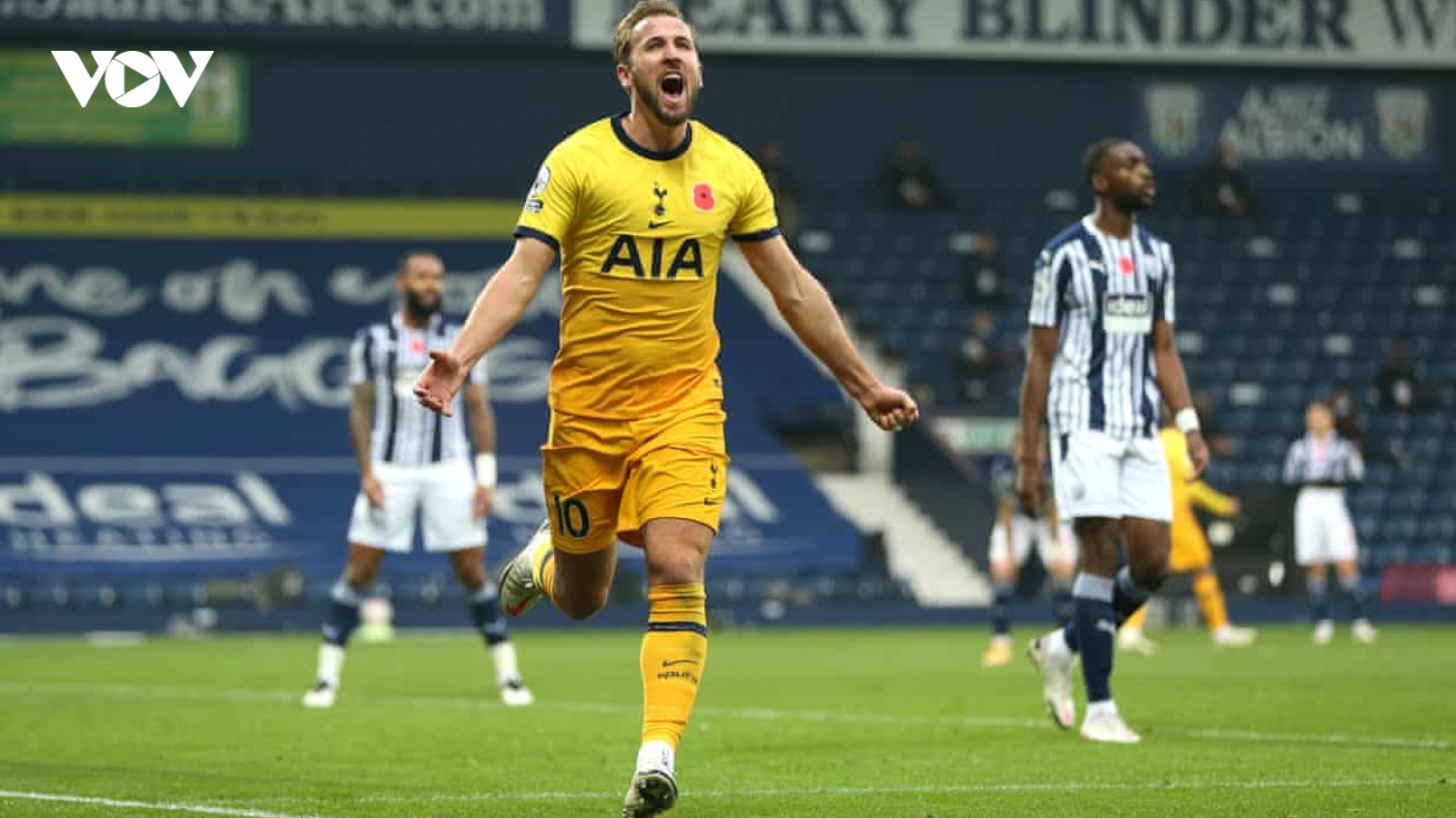 Harry Kane "bắn hạ" West Brom, Tottenham dẫn đầu Premier League