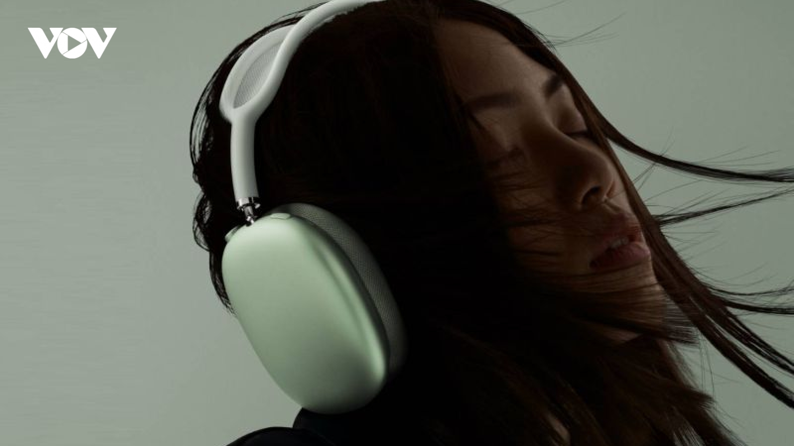Apple lại “hút máu” với tai nghe không dây siêu đắt